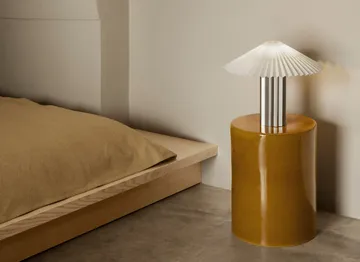 Lampa stołowa Taite - Lily white, Ø36,5×31 cm - blomus