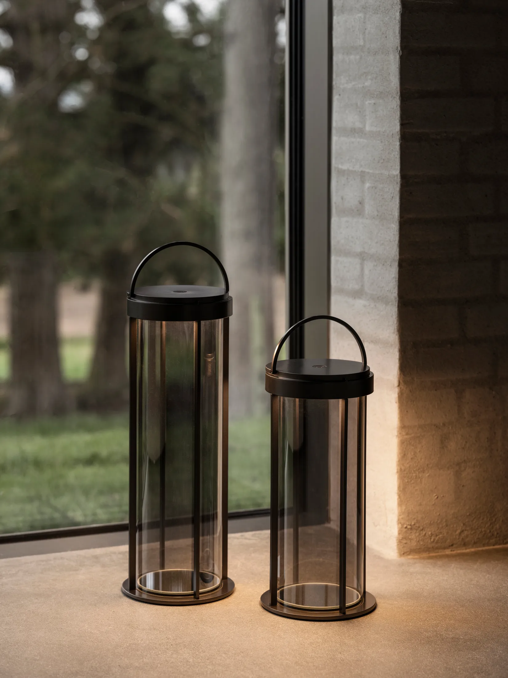 Mobilna lampa LED Mituro M, Gunmetal blomus