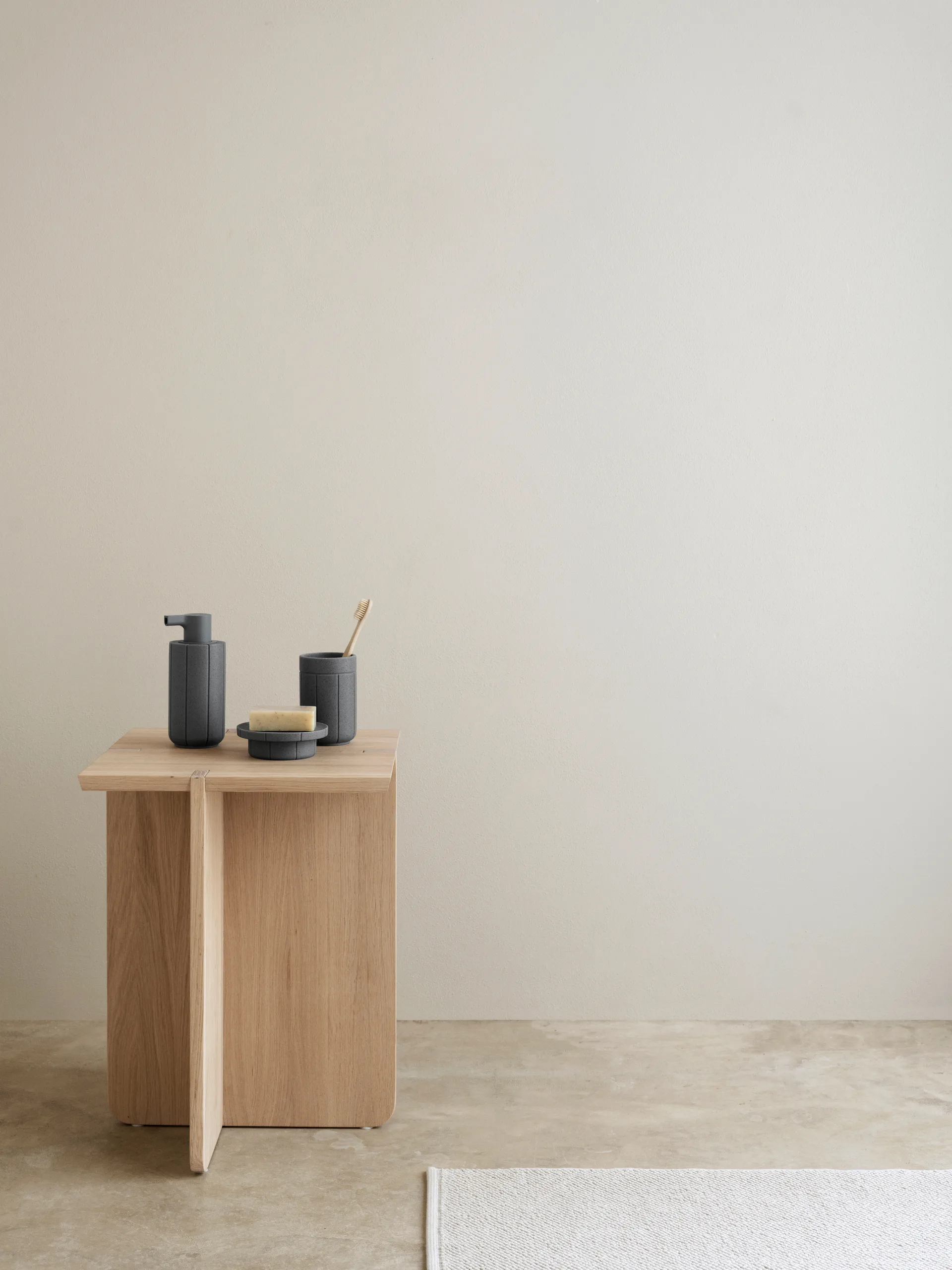 Mydelniczka Kua, Cedar Wood, Ø11x3,5 cm blomus