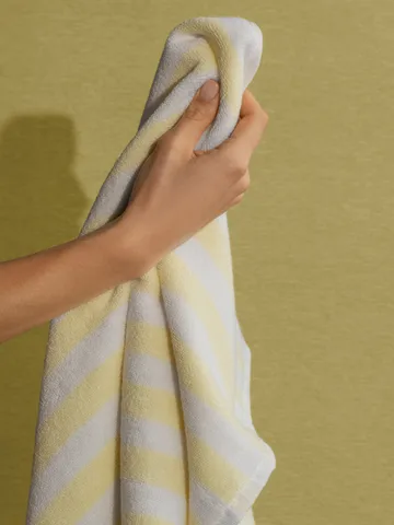 Ręcznik Arto - White-transparent yellow, 70x140 cm - blomus