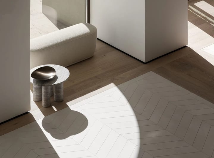 Stolik boczny Volos S Ø52 cm, Silver Travertine blomus