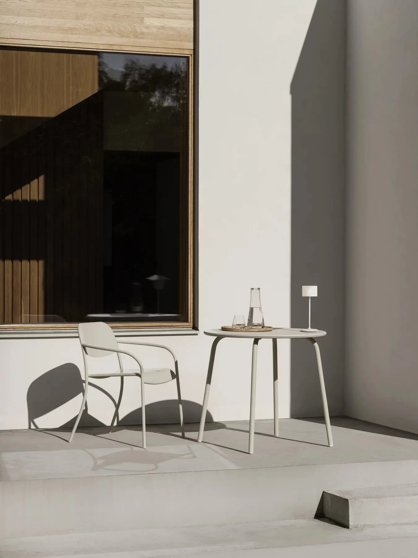 Stolik YUA Bistro Table Ø80 cm, Silk Grey blomus