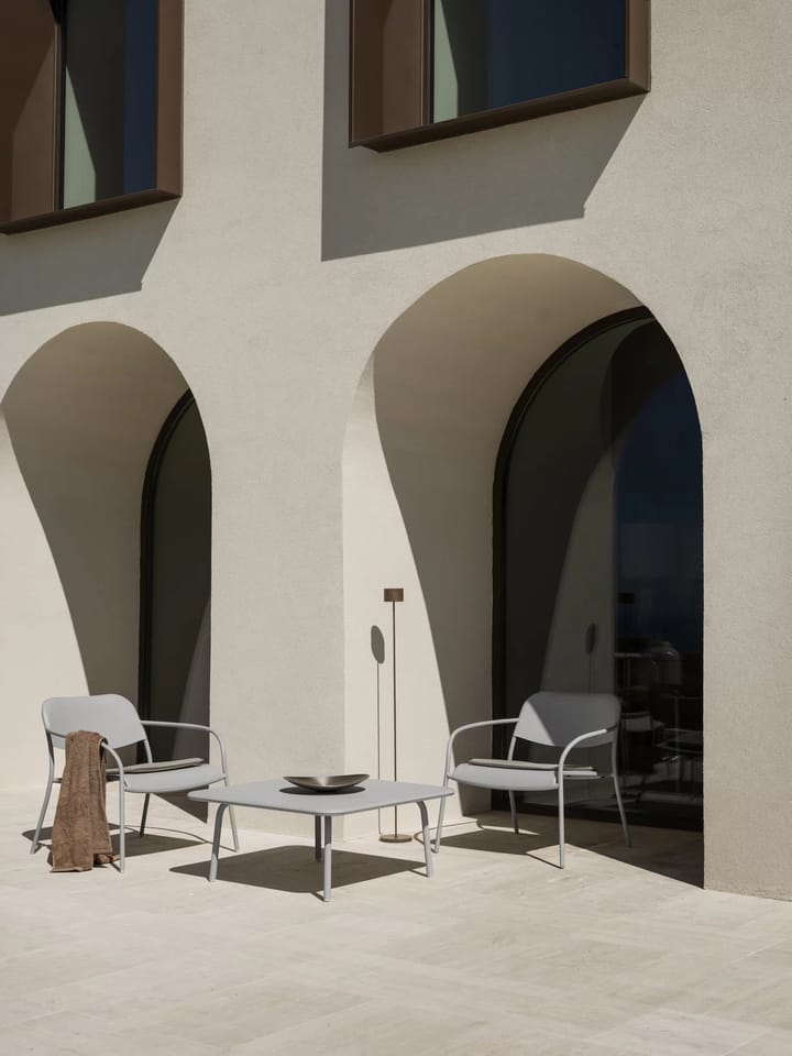 Stolik YUA Lounge Table 80x80 cm, Silk Grey Blomus