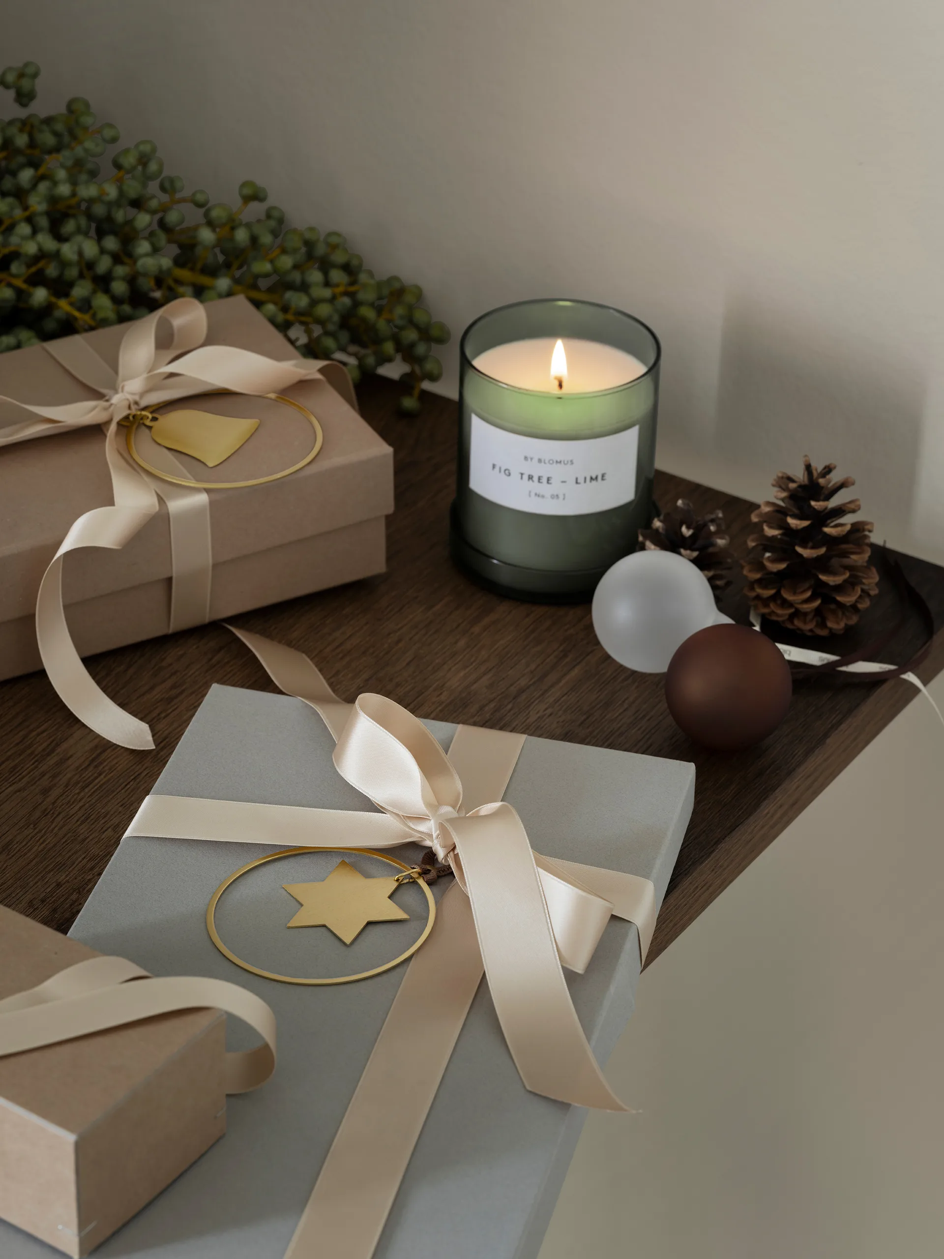 Świeca zapachowa Valoa 30 godzin, Fikon/Lime Agave Green blomus