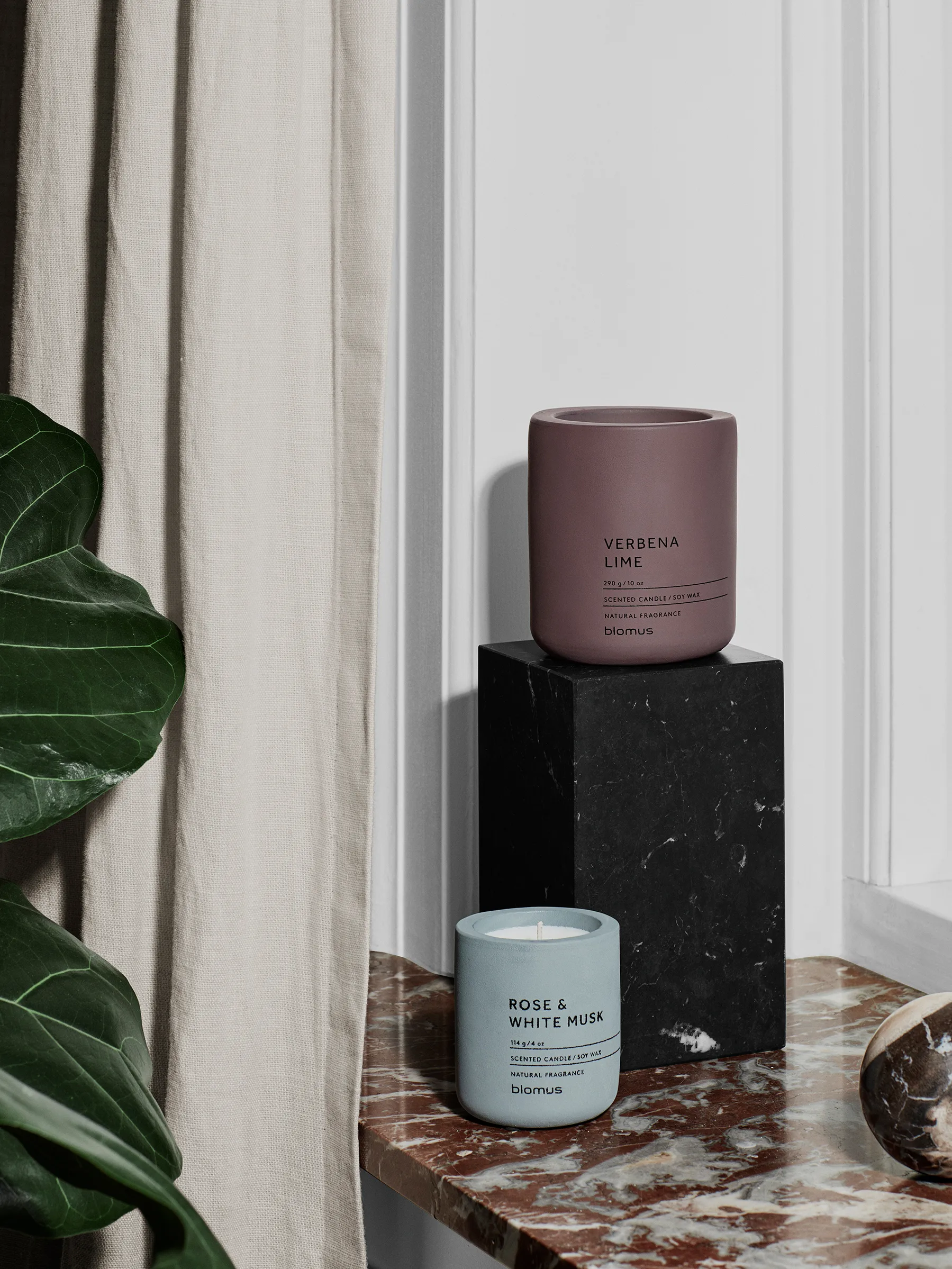 Świeczka zapachowa Fraga 24 godz., Rose & White Musk-Flintstone blomus