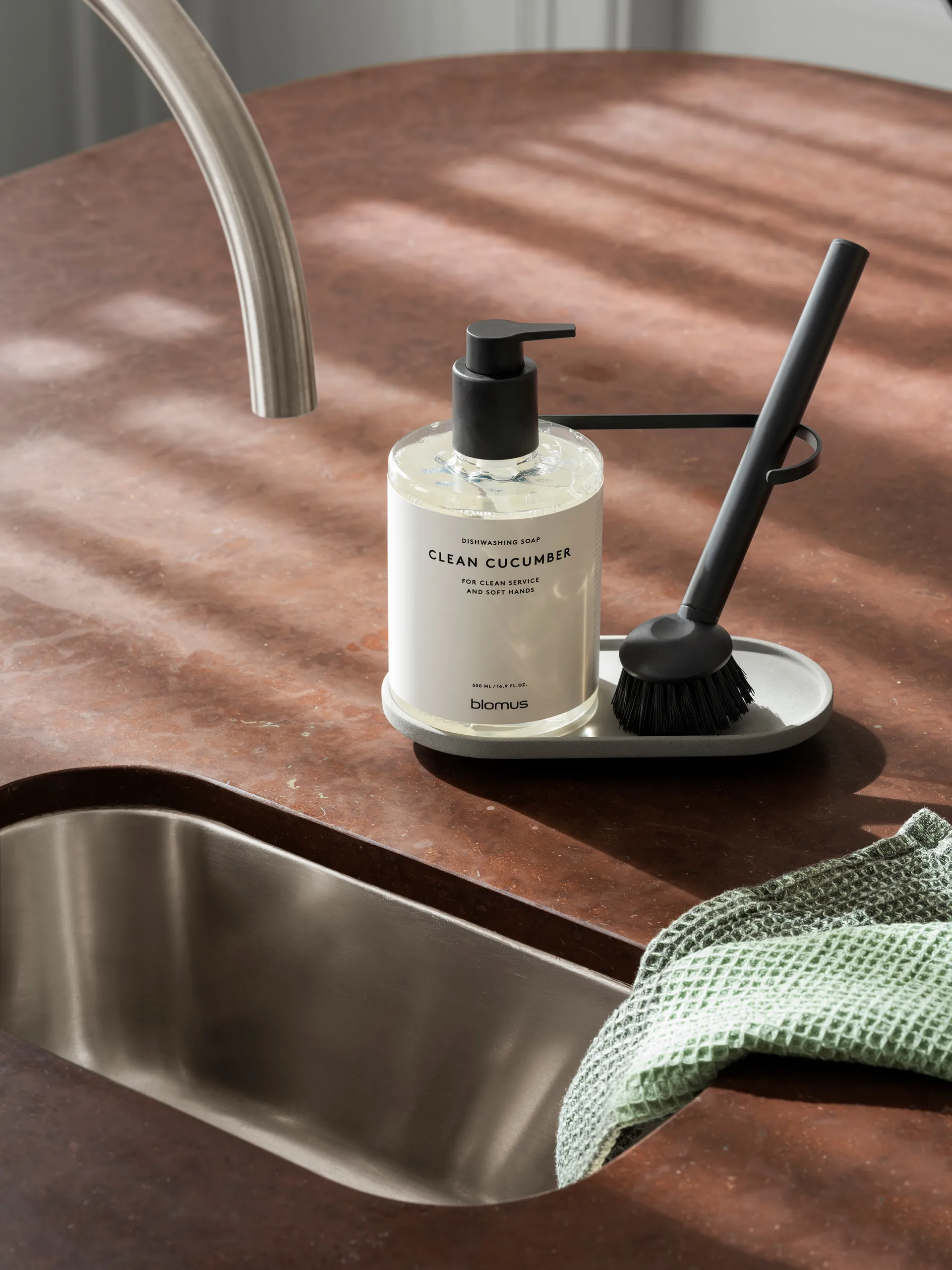 Szczotka do naczyń Arja, Czarny blomus