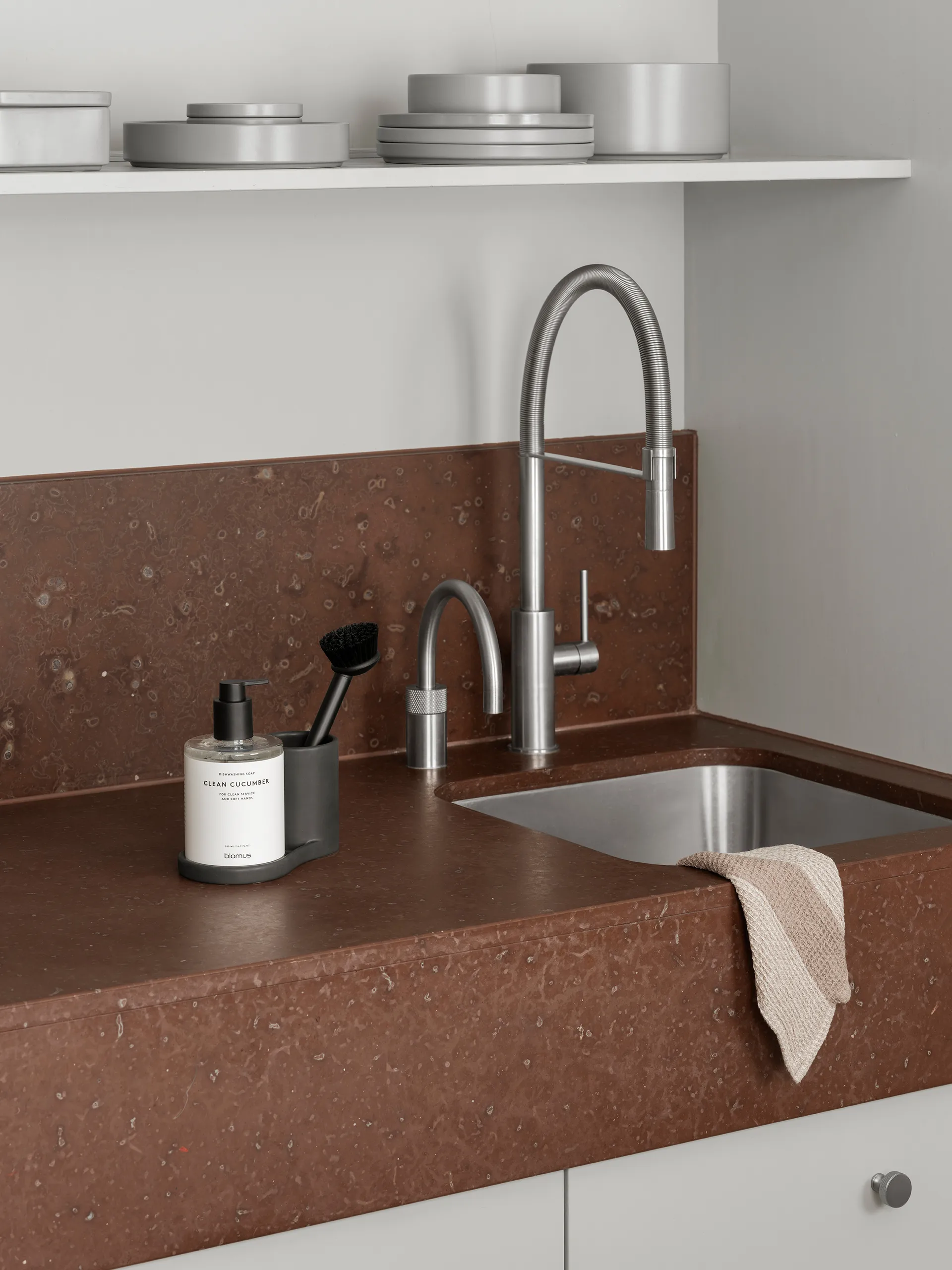 Szczotka do naczyń Arja, Czarny blomus