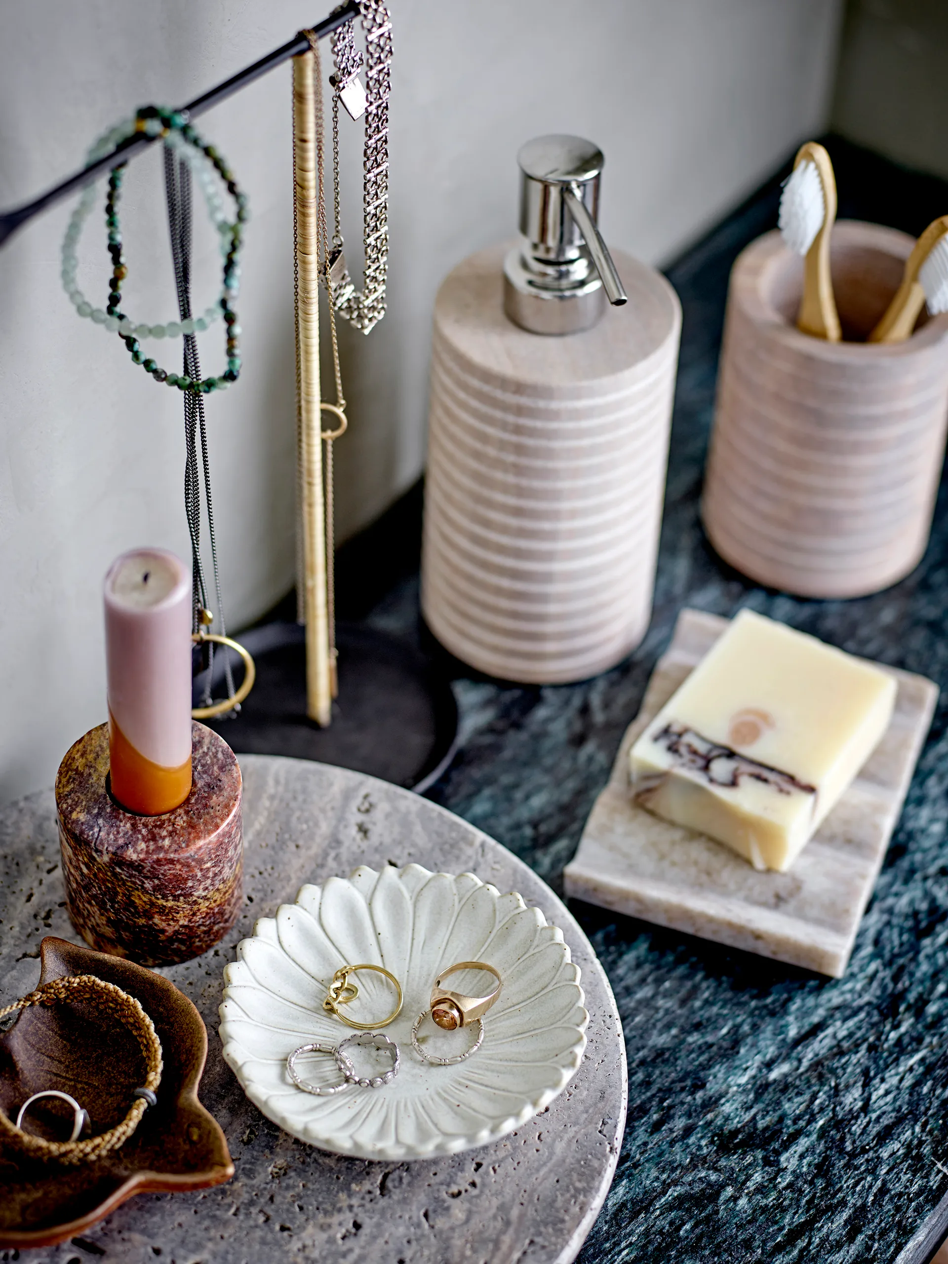 Damila mydelniczka, Naturalny marmur Bloomingville