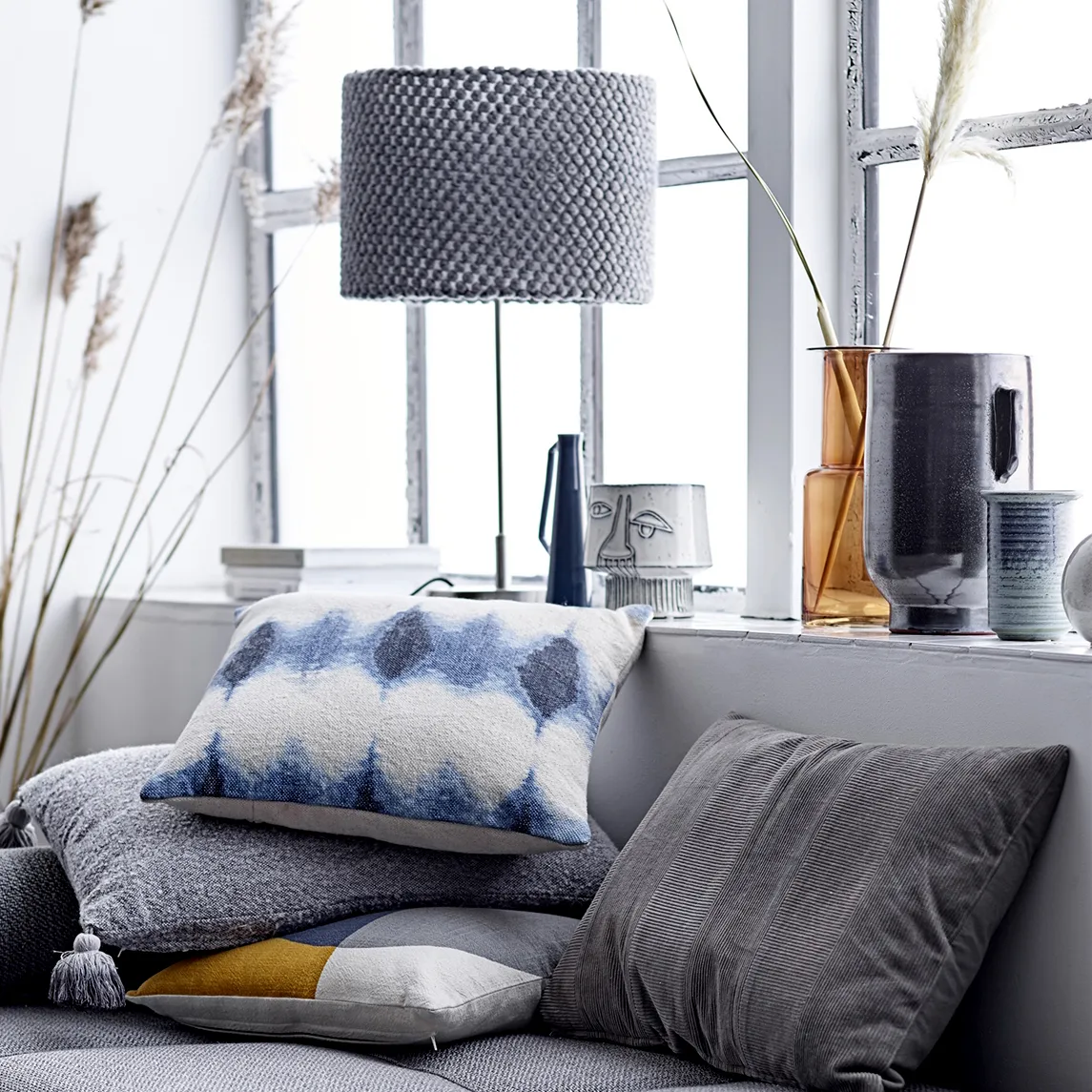 Doniczka Bloomingville na stopce Ø15 cm, Szary Bloomingville