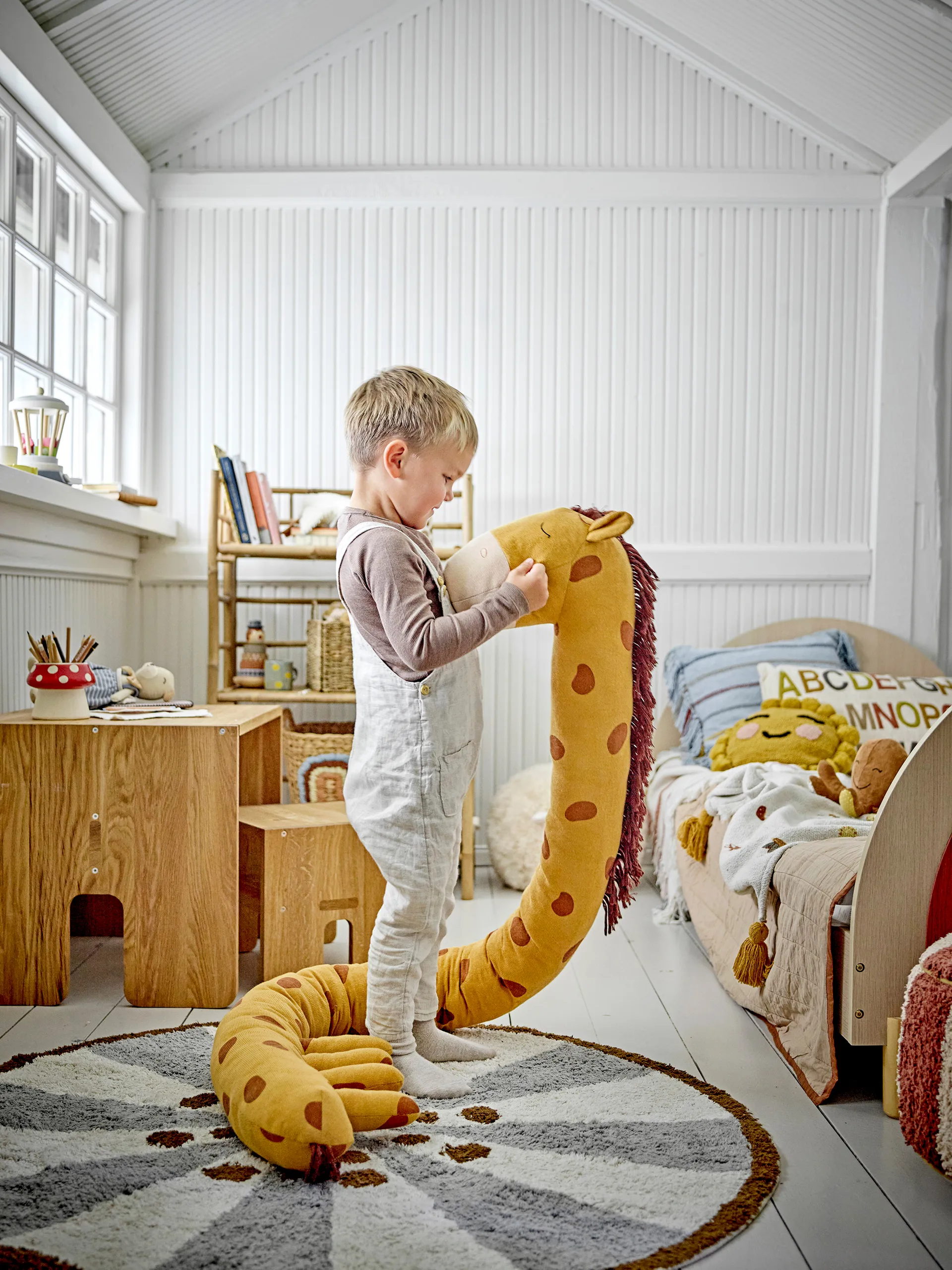 Pluszowy wąż Ibber 184 cm, Orange giraffe Bloomingville