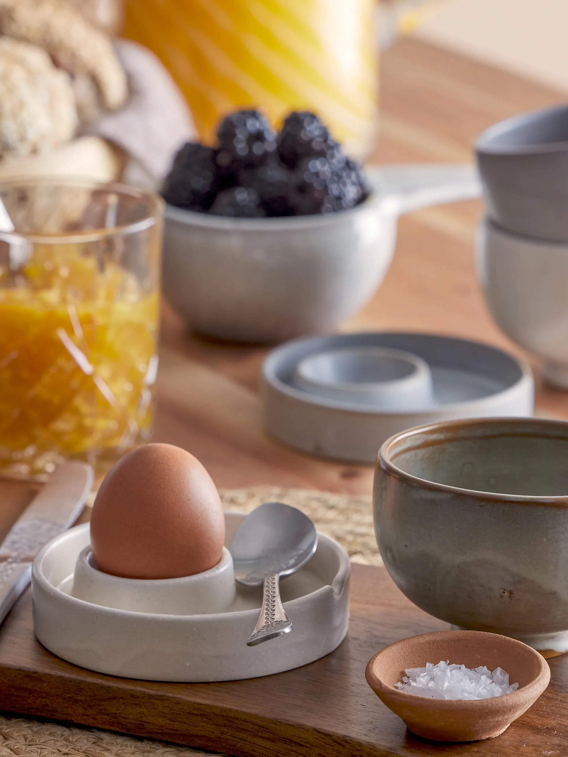 Zestaw 2 kieliszków na jajko Lila, Szary-biały Bloomingville