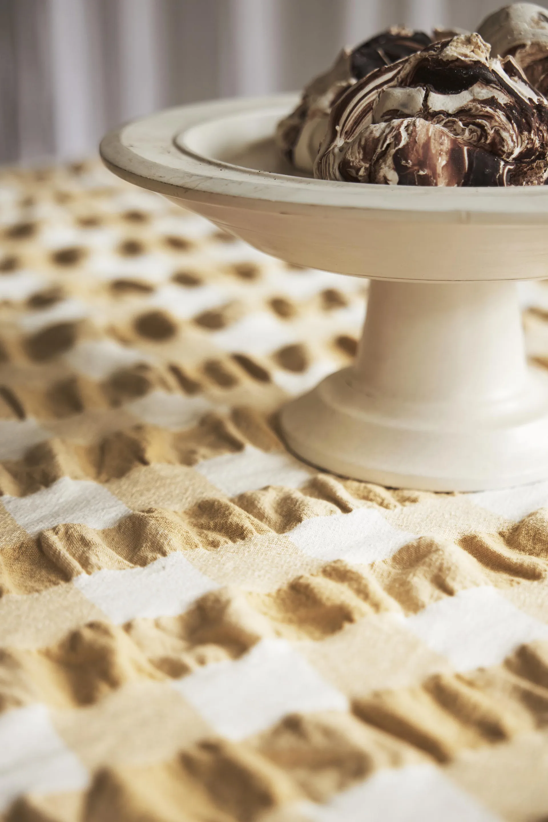 Obrus Kullavik Ø170 cm, Żółto-biały Boel & Jan