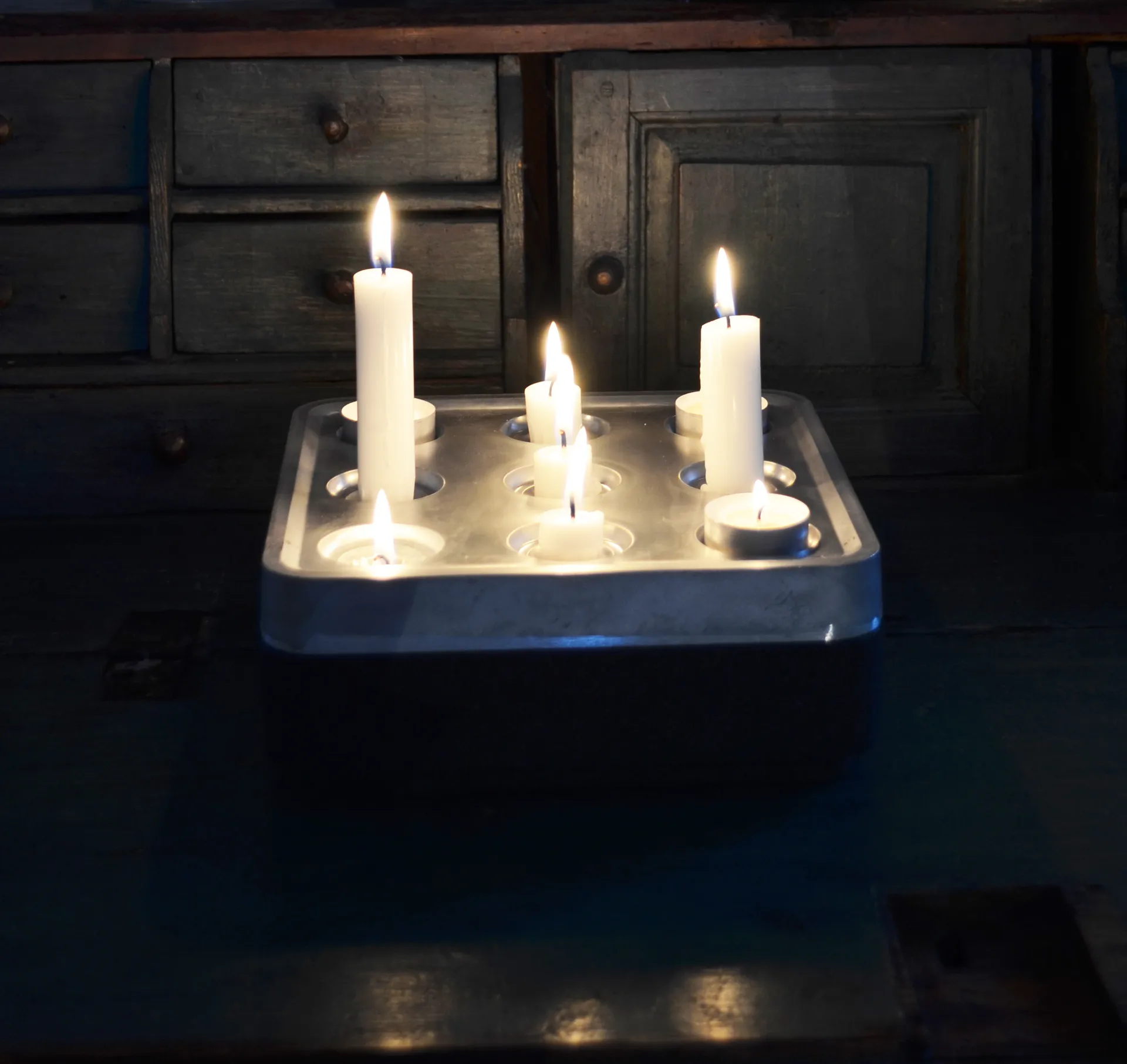 Podstawka na świecę aluminiowa, mała Born In Sweden