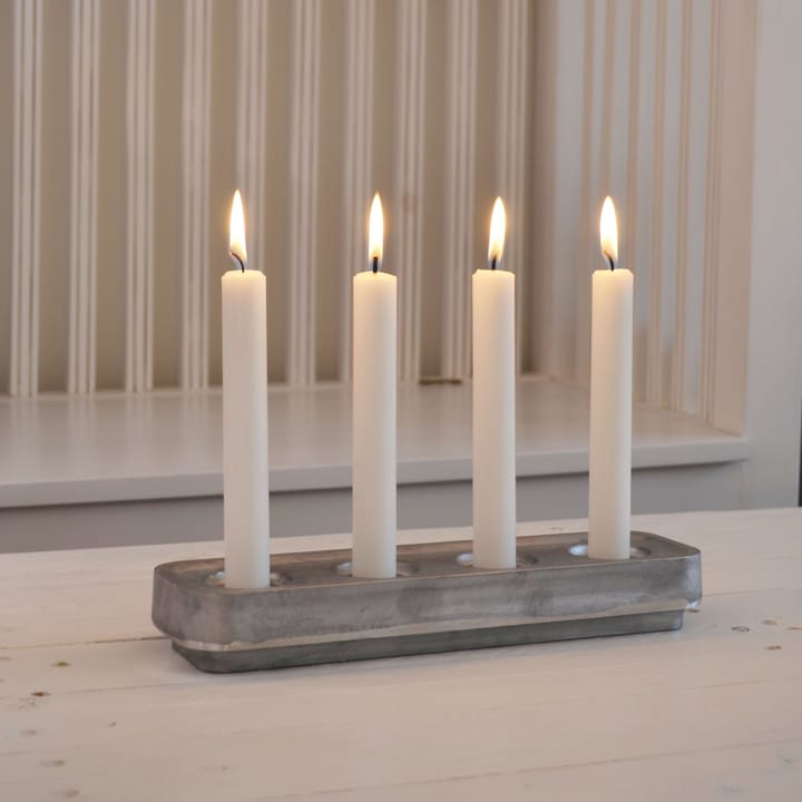 Podłużna podstawka aluminiowa na cztery świece, 8,5x29,5 cm Born In Sweden