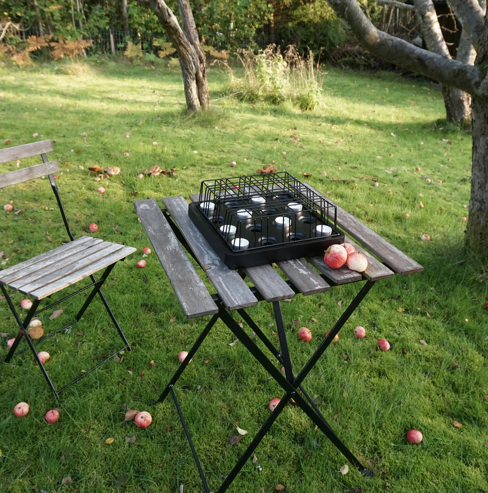 Świecznik czarny, duży Born In Sweden