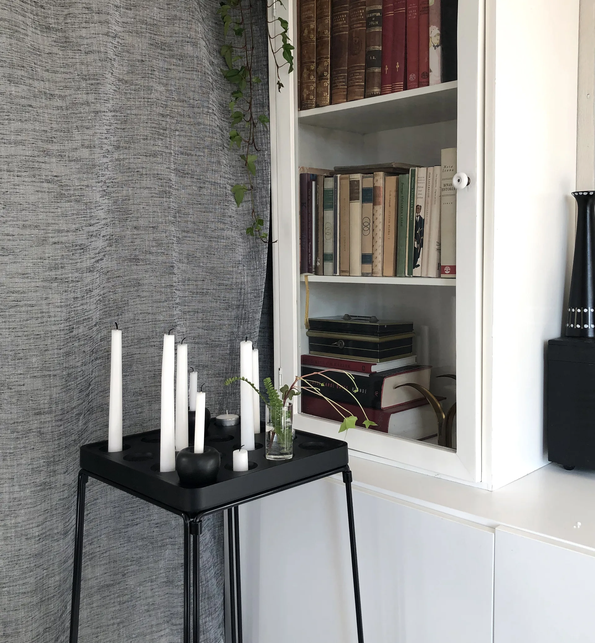 Świecznik czarny, duży Born In Sweden