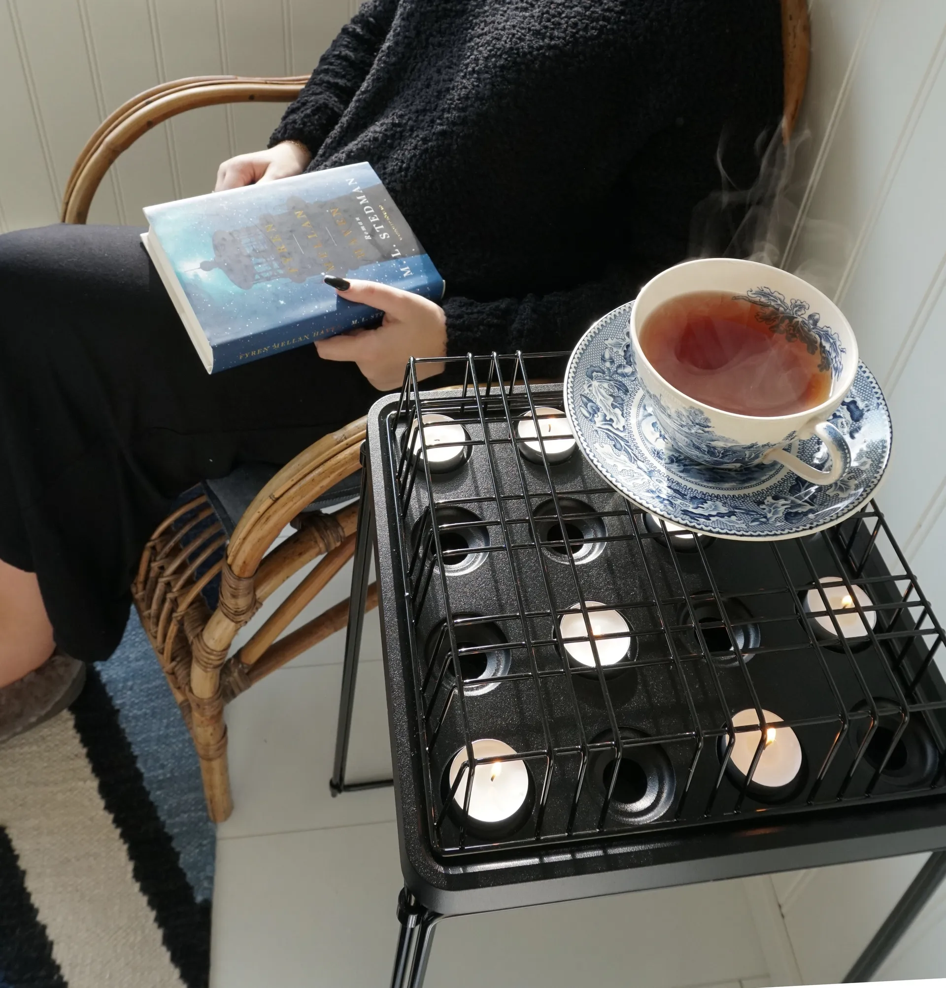 Świecznik czarny, duży Born In Sweden