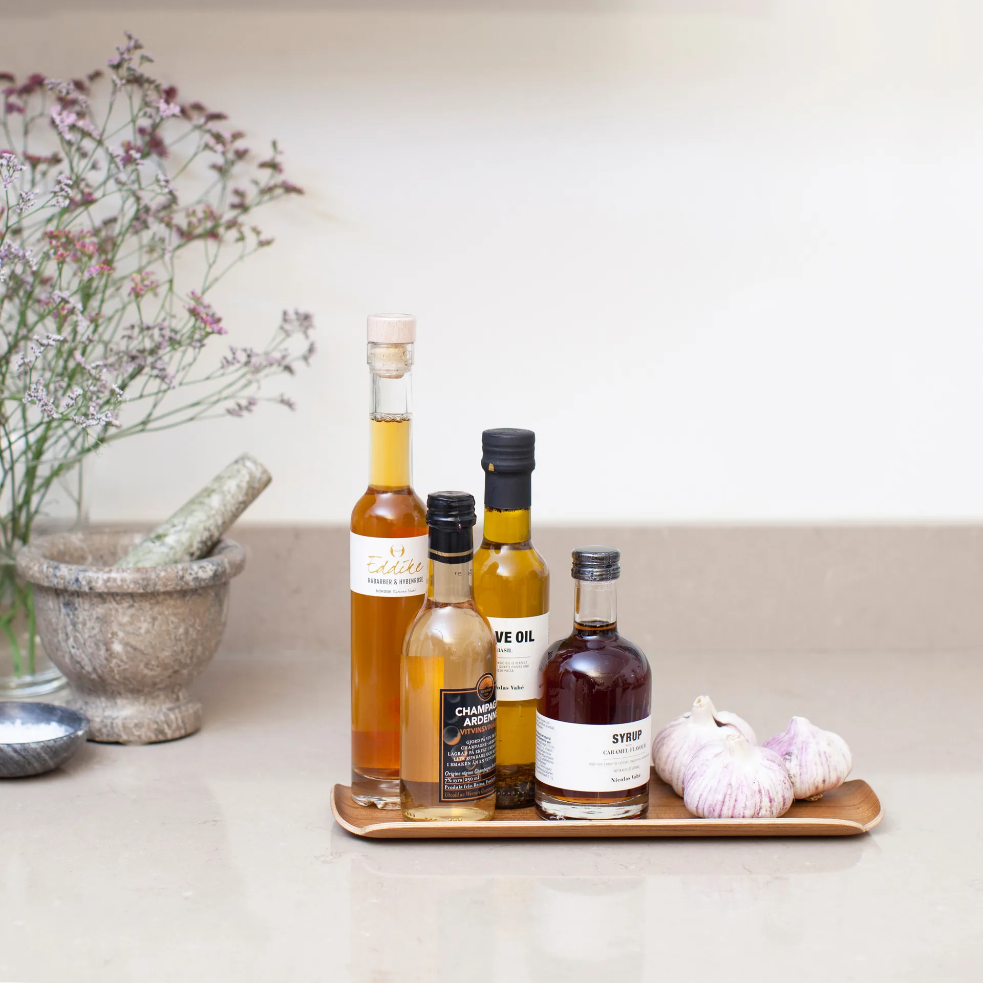 Drewniana taca w kształcie liścia Bosign, Orzech włoski Bosign