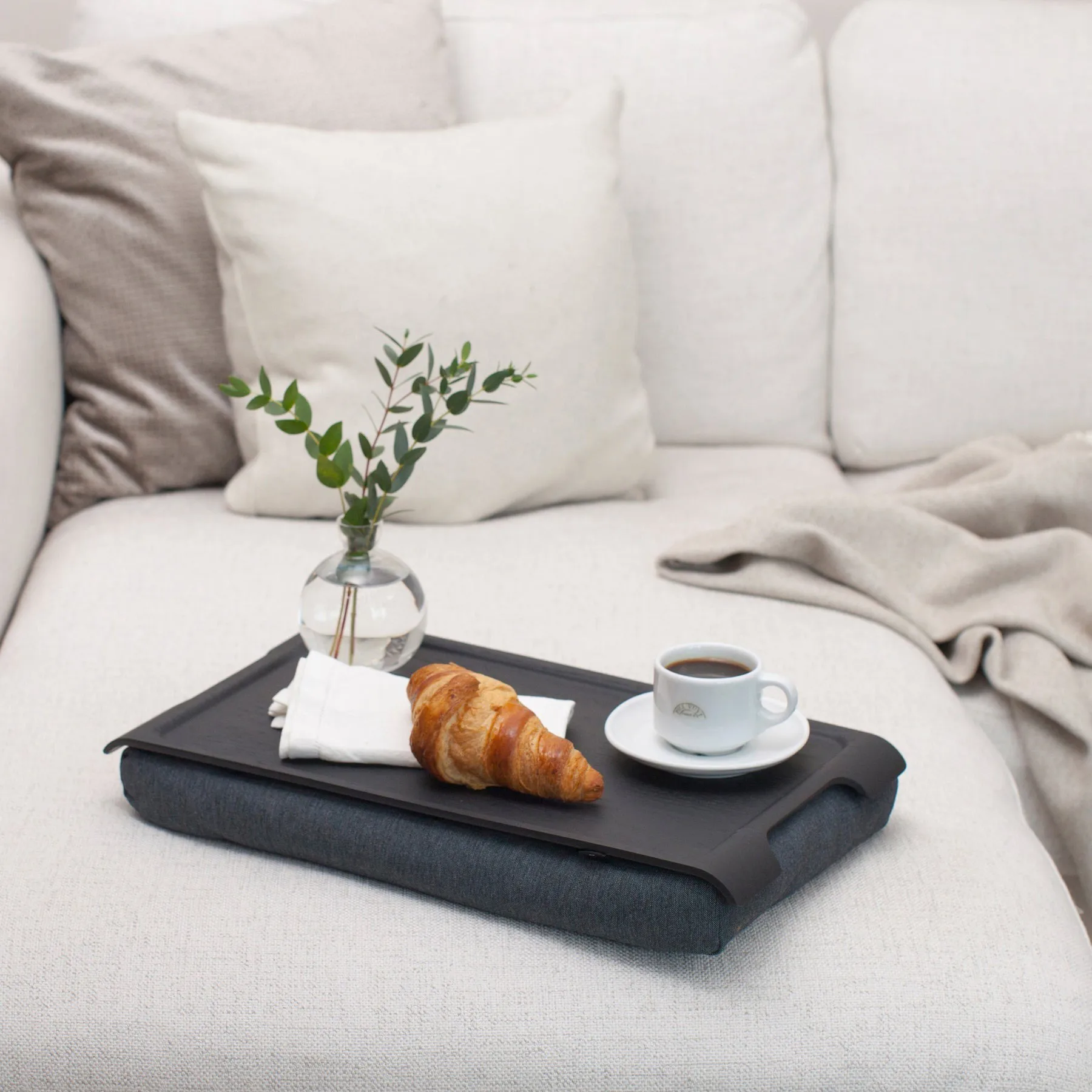 Podkładka na kolana Laptray anti-slip 43×23 cm, Czarny wiklina-szary Bosign