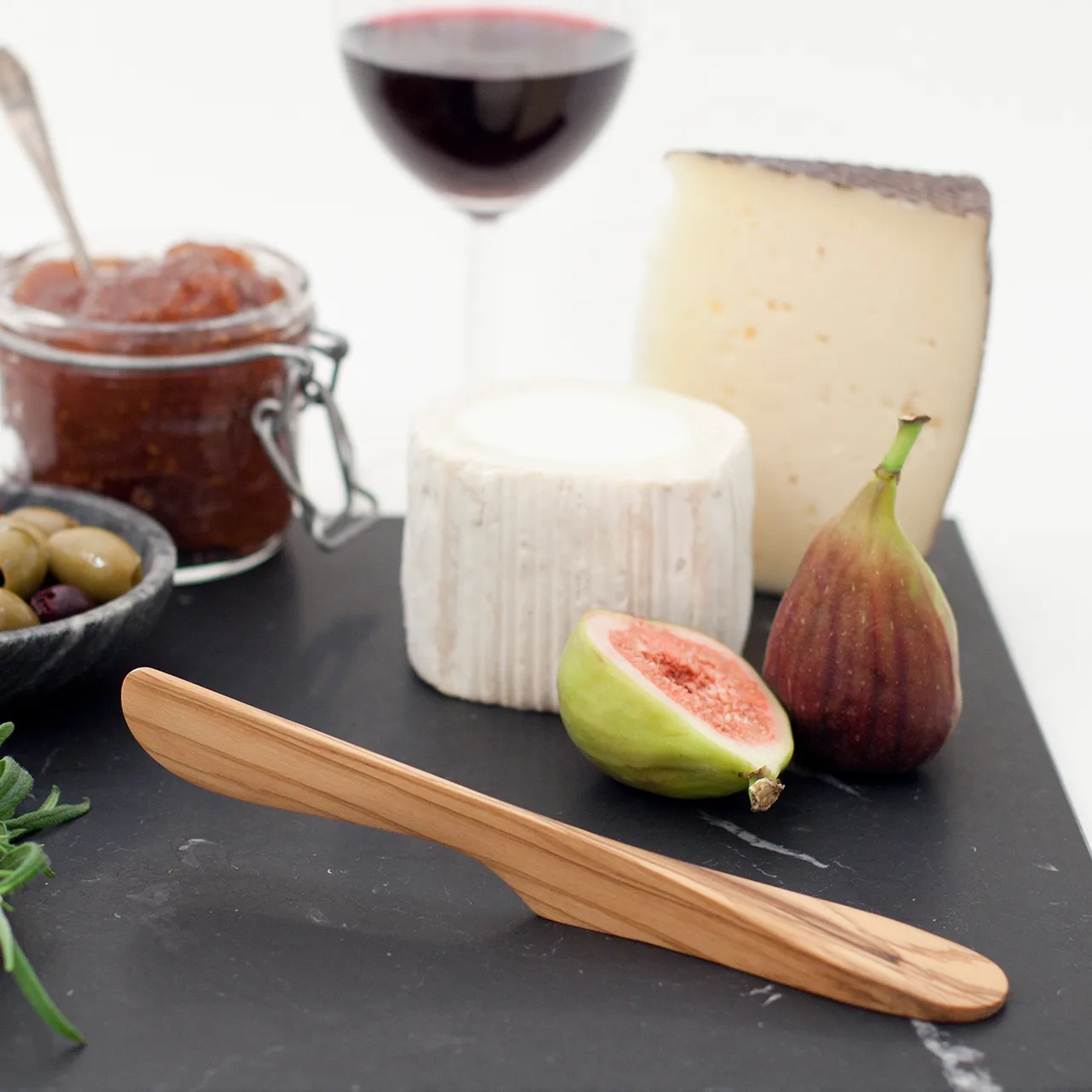 Samodzielnie stojący nóż do masła duży drewno, Drewno oliwne Bosign