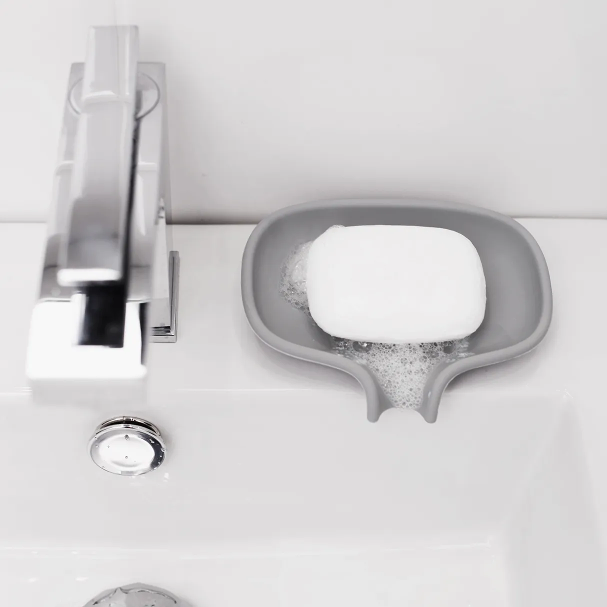 Silikonowa mydelniczka z odpływem, Szara Bosign