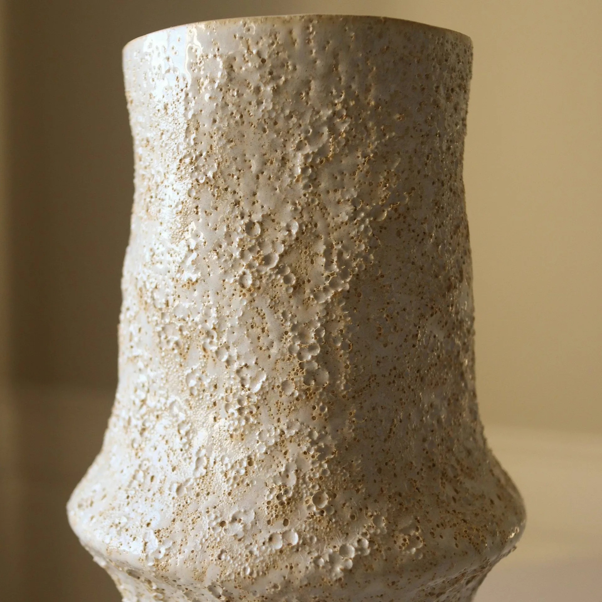 Ceramiczny wazon Earth, Large, Ø10x30,5 cm Botané
