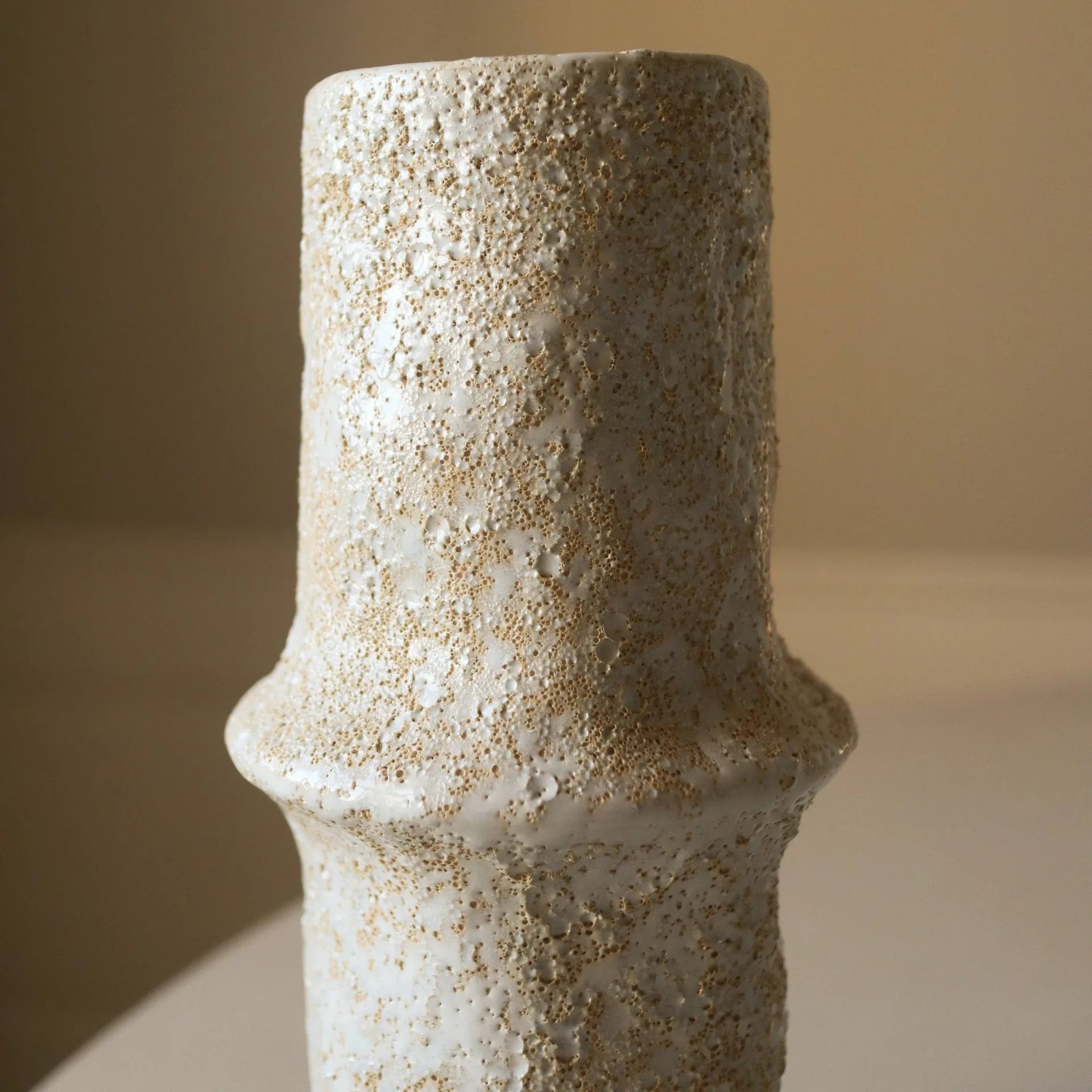 Ceramiczny wazon Earth, Small, Ø8x24,5 cm Botané