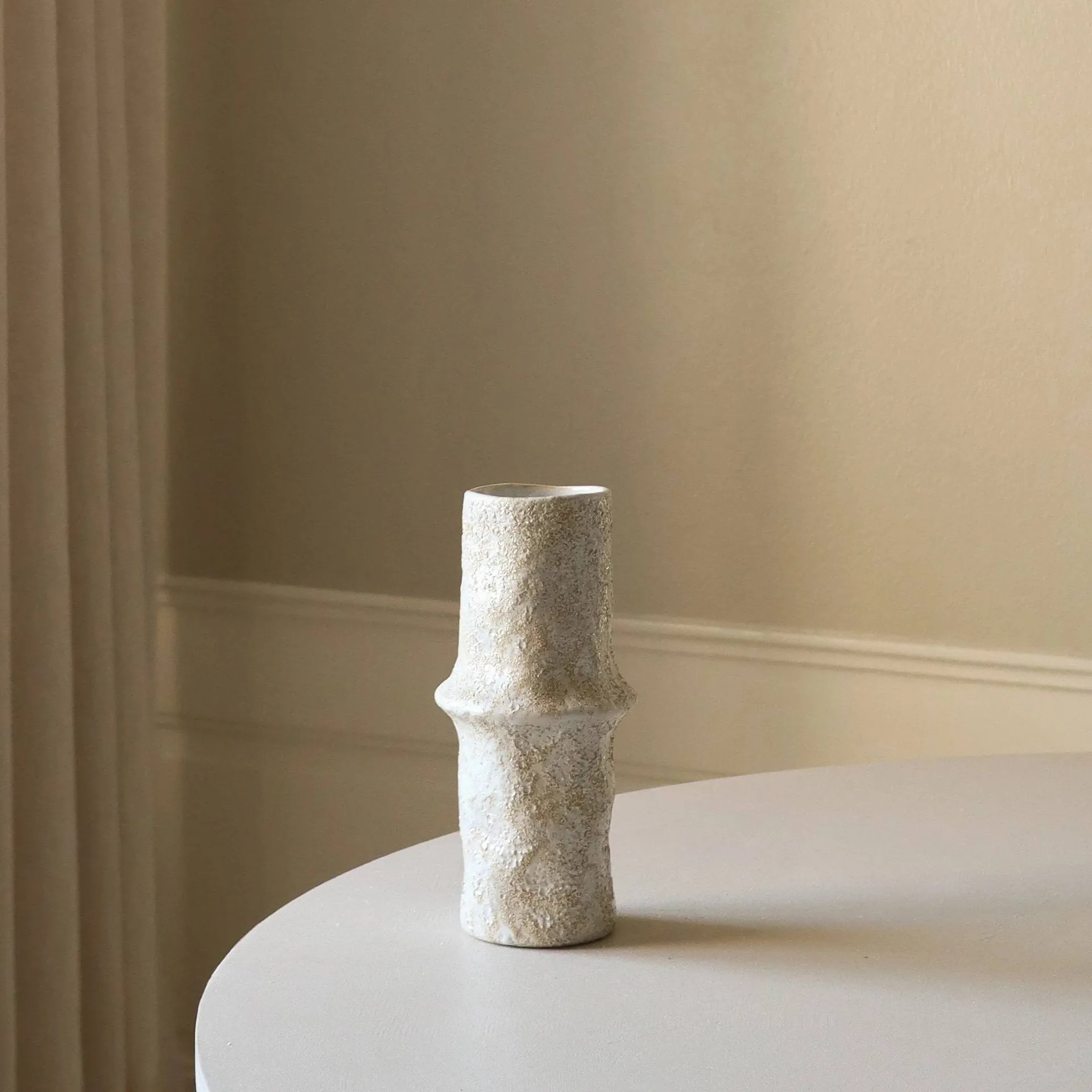 Ceramiczny wazon Earth, Small, Ø8x24,5 cm Botané