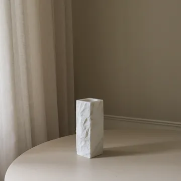 Marmurowy wazon Carrara Edge - Small, 25 cm - Botané