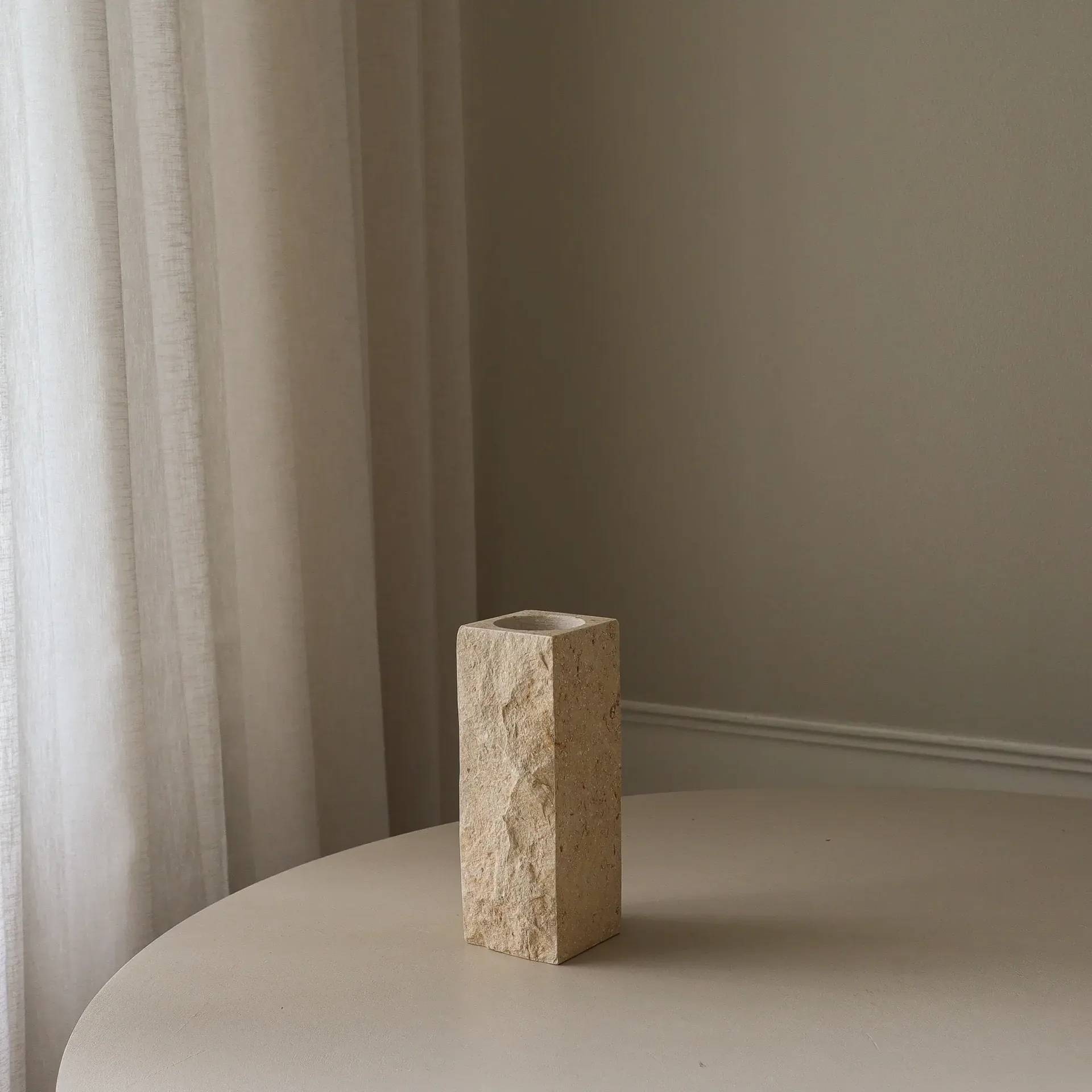 Marmurowy wazon Limestone Edge, Small, 25 cm Botané