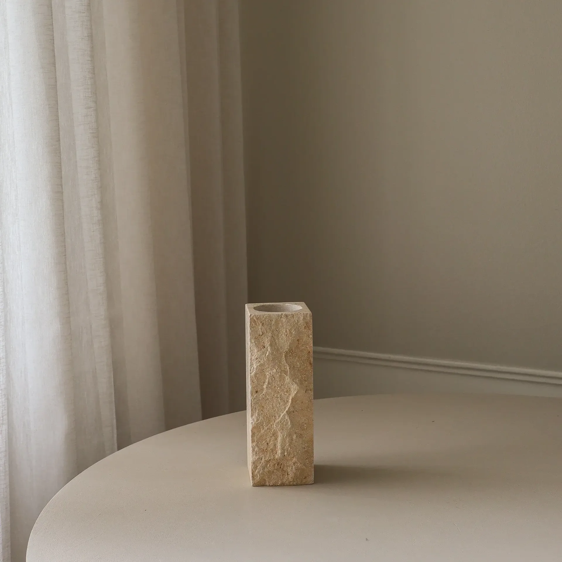 Marmurowy wazon Limestone Edge, Small, 25 cm Botané