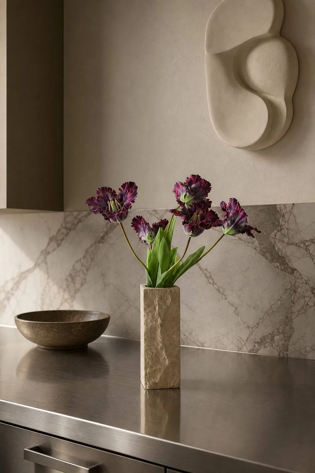 Marmurowy wazon Limestone Edge, Small, 25 cm Botané