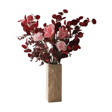 Sztuczny bukiet Burgundy Blush - Amaryllis, goździk, gałązki z jagodami, eukaliptus, 84 cm - Botané
