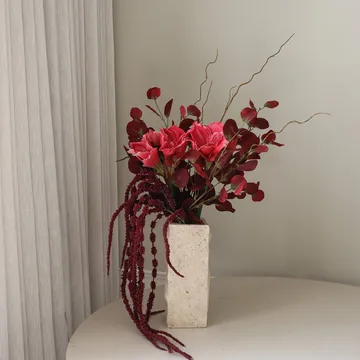 Sztuczny bukiet Deep Bloom - Amarylis, eukaliptus, amarantus, gałązki, 120 cm - Botané