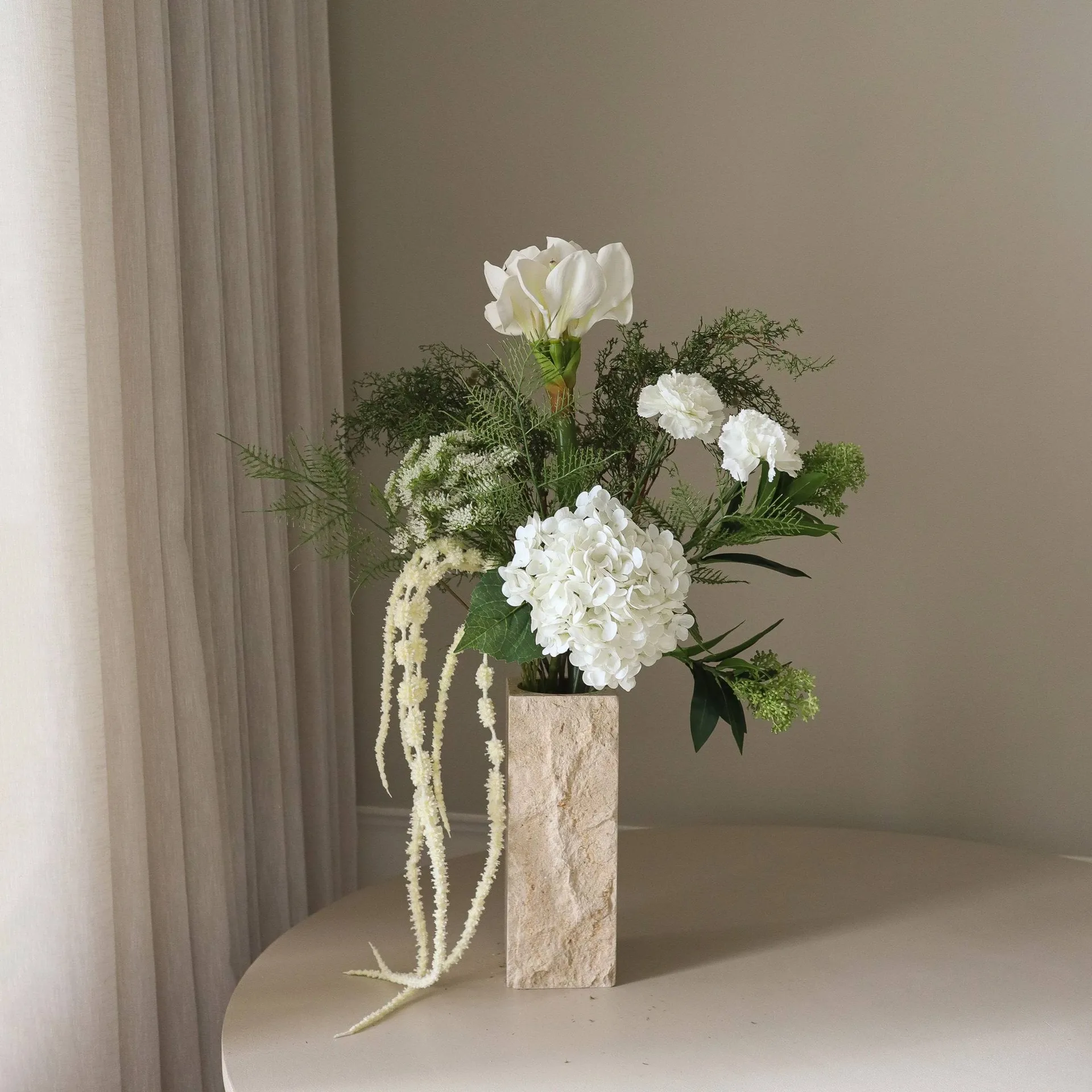 Sztuczny bukiet Frosted Garden, Amaryllis, hortensja, goździki, amarant, 90 cm Botané
