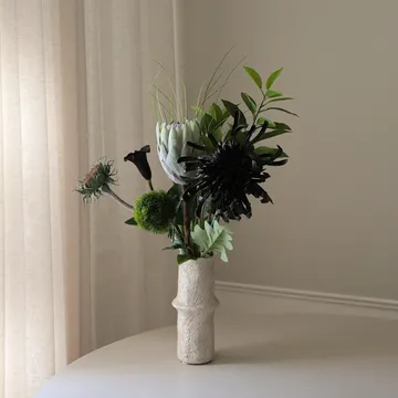 Sztuczny bukiet Midnight Wilderness - Protea królewska–chryzantema–kalia–goździk, 78 cm, 7 szt. - Botané