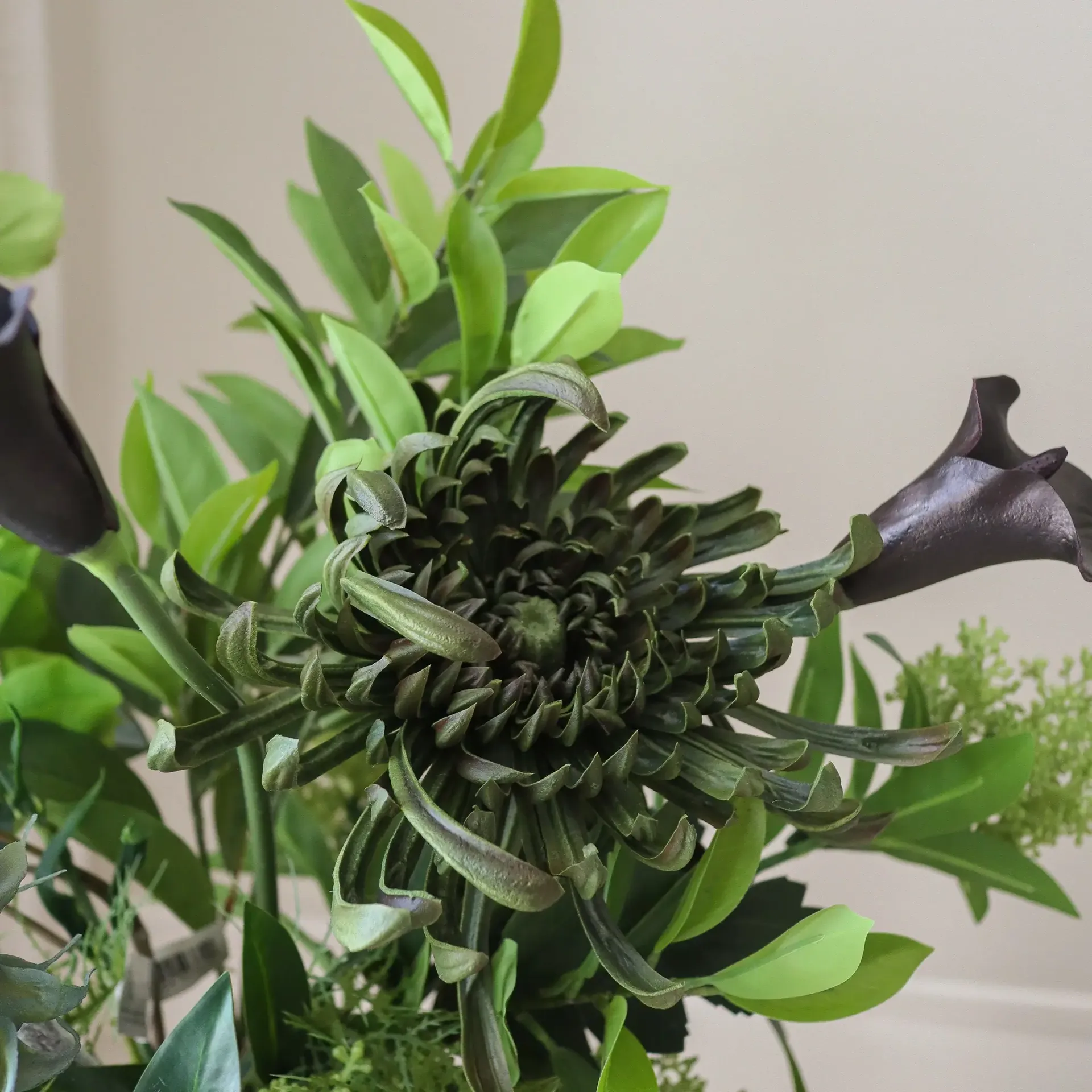 Sztuczny bukiet Verdant Noir, Kalia–chryzantema igiełkowa–słonecznik jesienny, 92 cm, 13 szt. Botané
