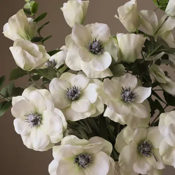 Sztuczny bukiet White Satin - Anemon-eukaliptus, 9 szt. - Botané