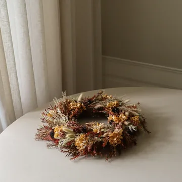 Wianek kwiatow Golden Meadow Wreath - Hortensja–suszona trawa–paproć–zajęcze uszy, Ø40 cm - Botané
