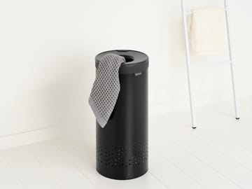 Kosz na pranie Brabantia z plastikową pokrywką 35 L - Czarny matowy - Brabantia