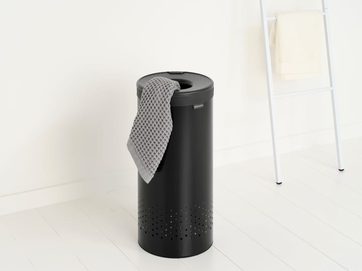 Kosz na pranie Brabantia z plastikową pokrywką 35 L, Czarny matowy Brabantia