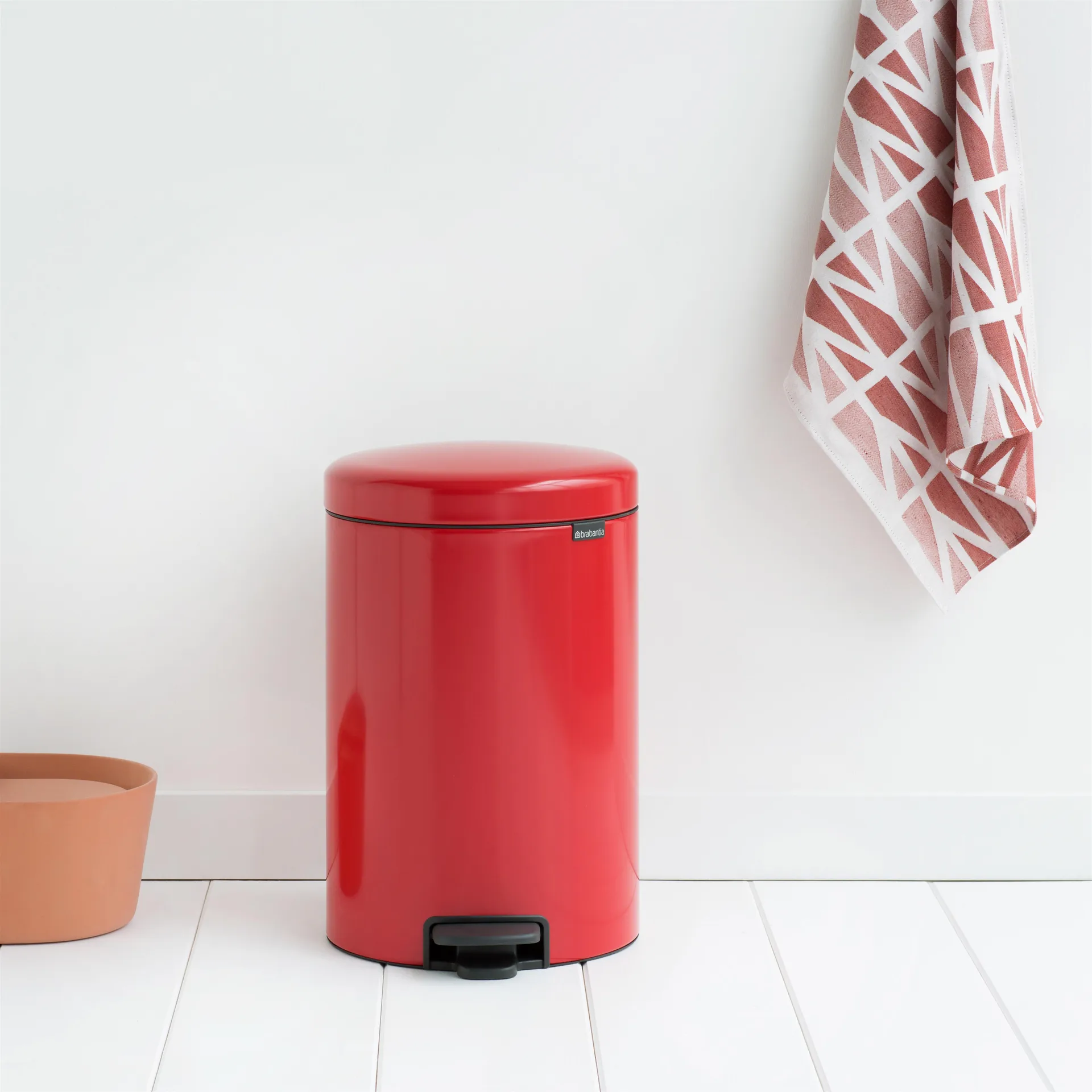 Kosz na śmieci New Icon 20 l, passion red (czerwony) Brabantia