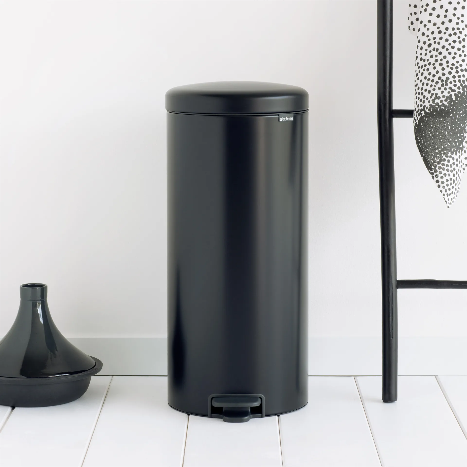 Kosz na śmieci New Icon 30 l, matt black (czarny) Brabantia