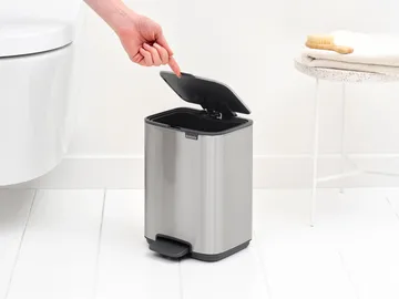 Kosz pedałowy  Bo 4 l - Matt Steel Fingerprint Proof - Brabantia