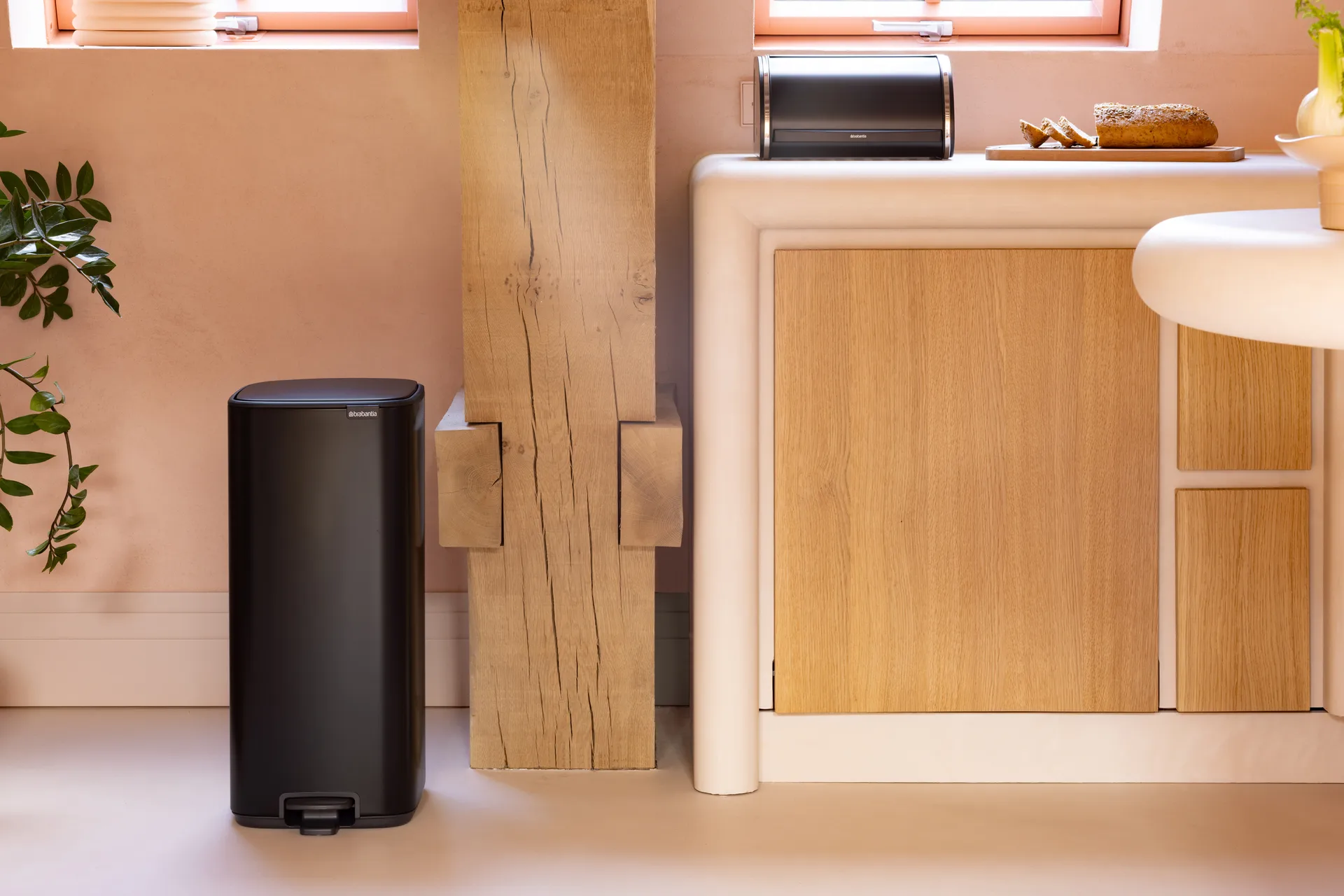 Kosz z pedałem Bo 30 l, Matt Black Brabantia