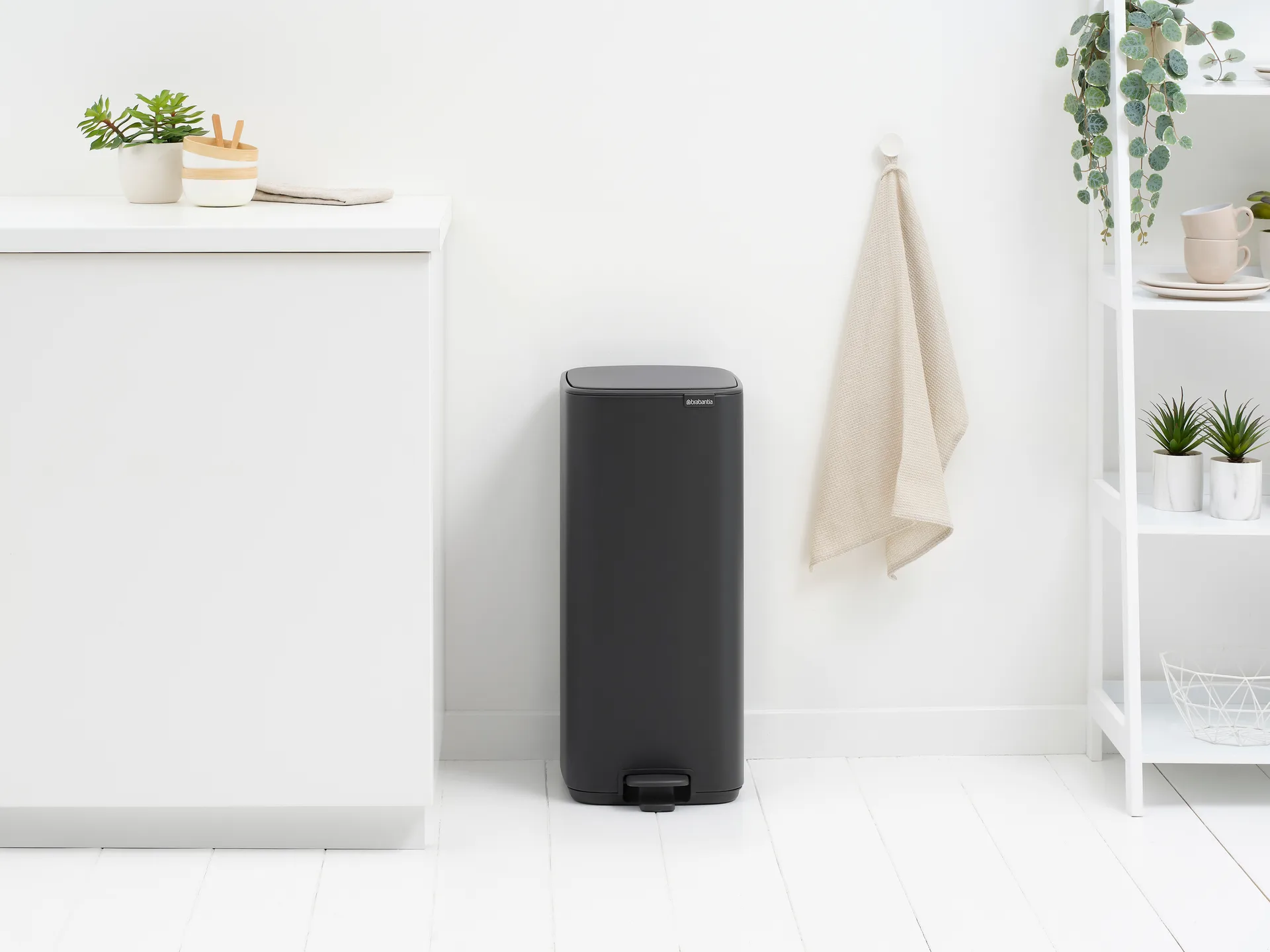 Kosz z pedałem Bo 30 l, Mineral Infinite Grey Brabantia