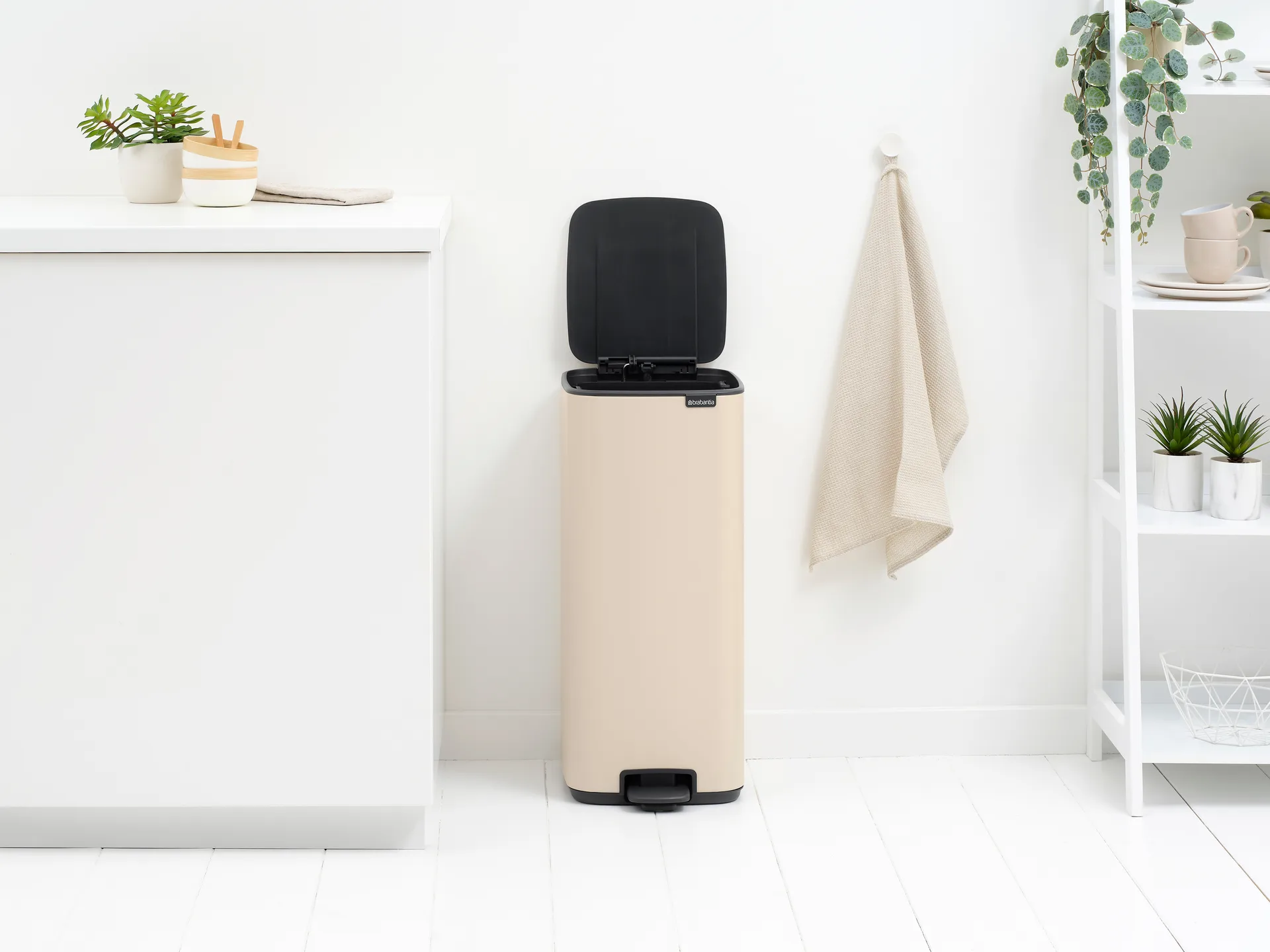 Kosz z pedałem Bo 30 l, Soft Beige Brabantia