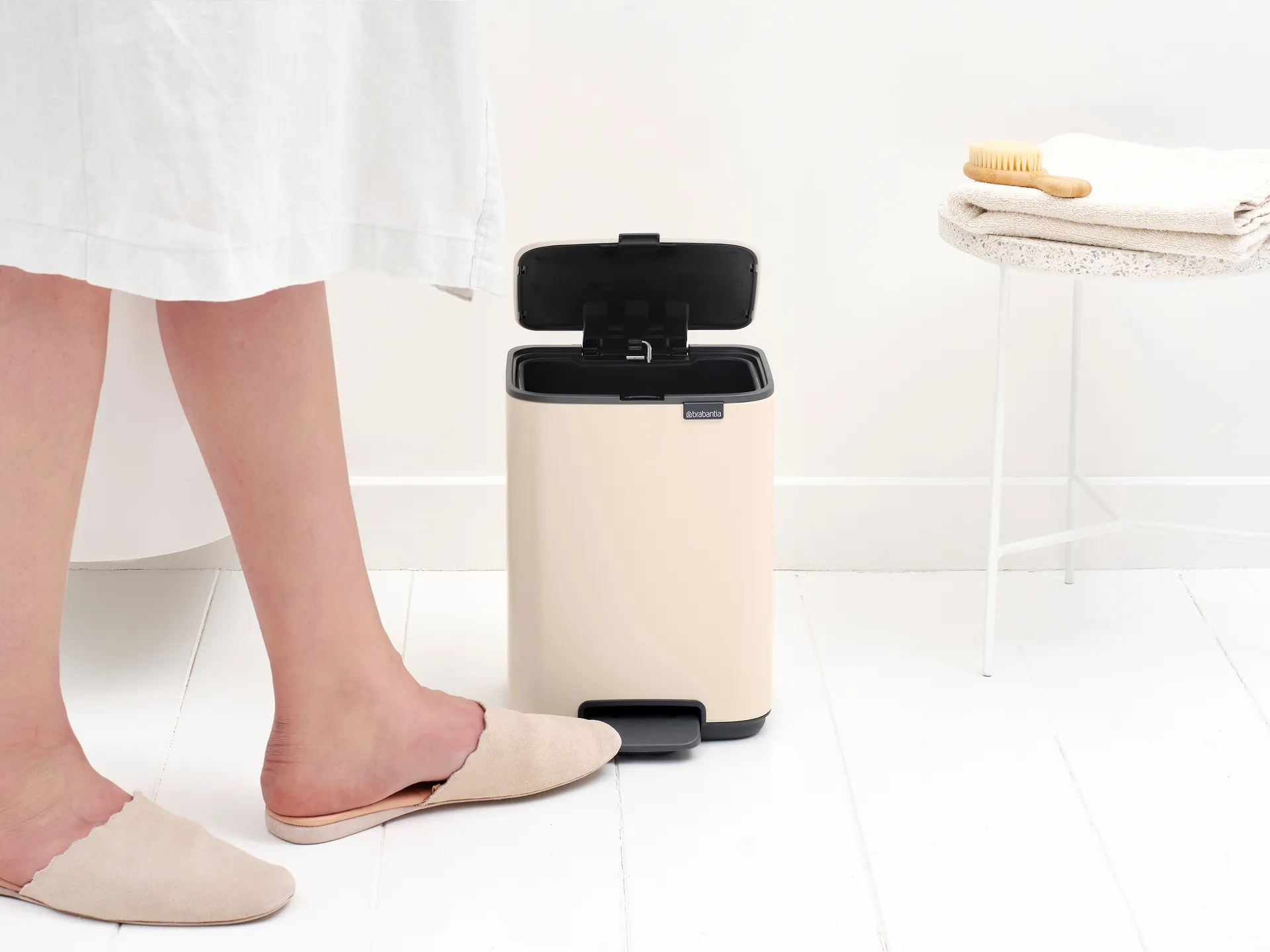Kosz z pedałem Bo 4 l, Soft Beige Brabantia