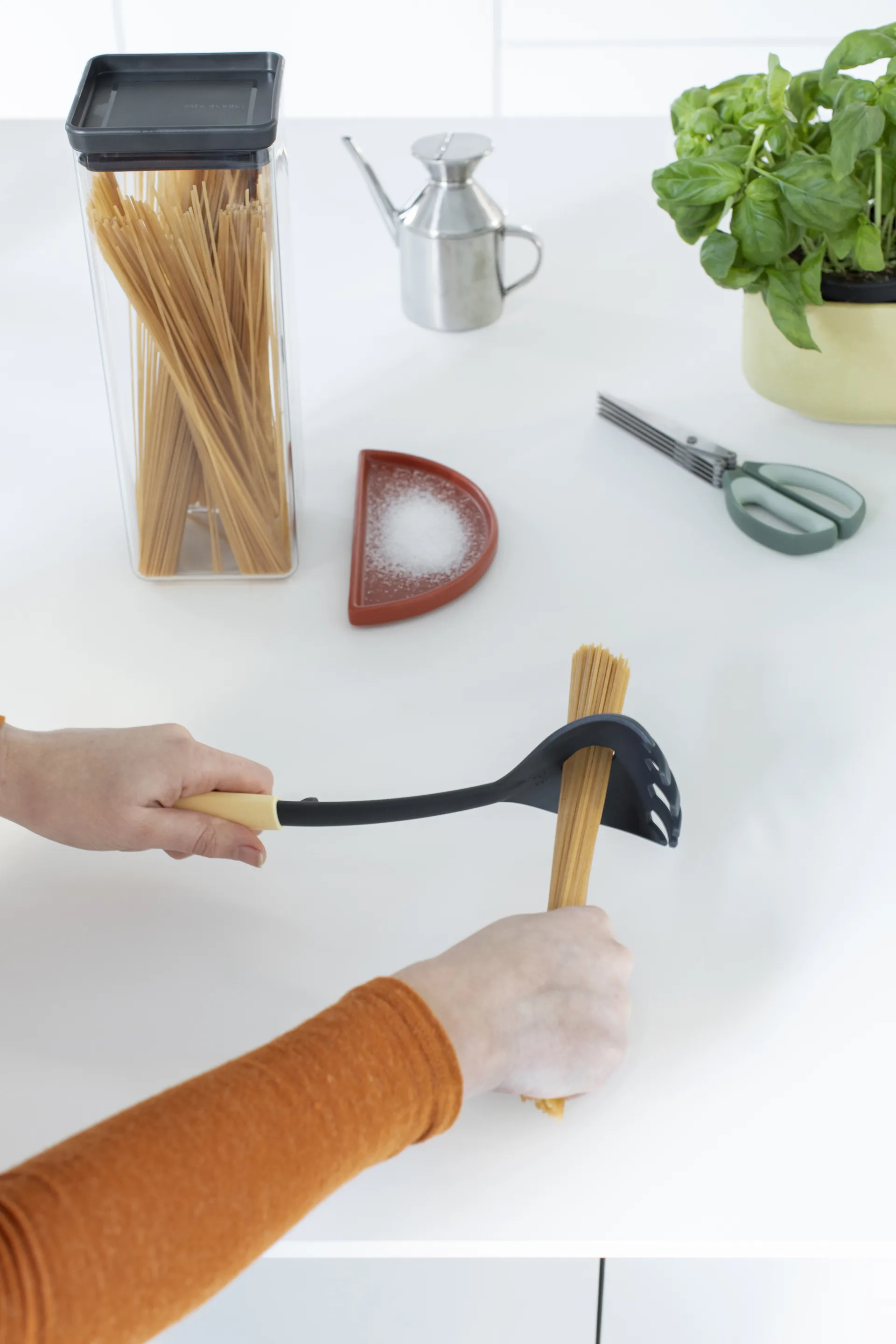 Kwadratowy słój do przechowywania TASTY+ 2,5 L, Ciemnoszary Brabantia