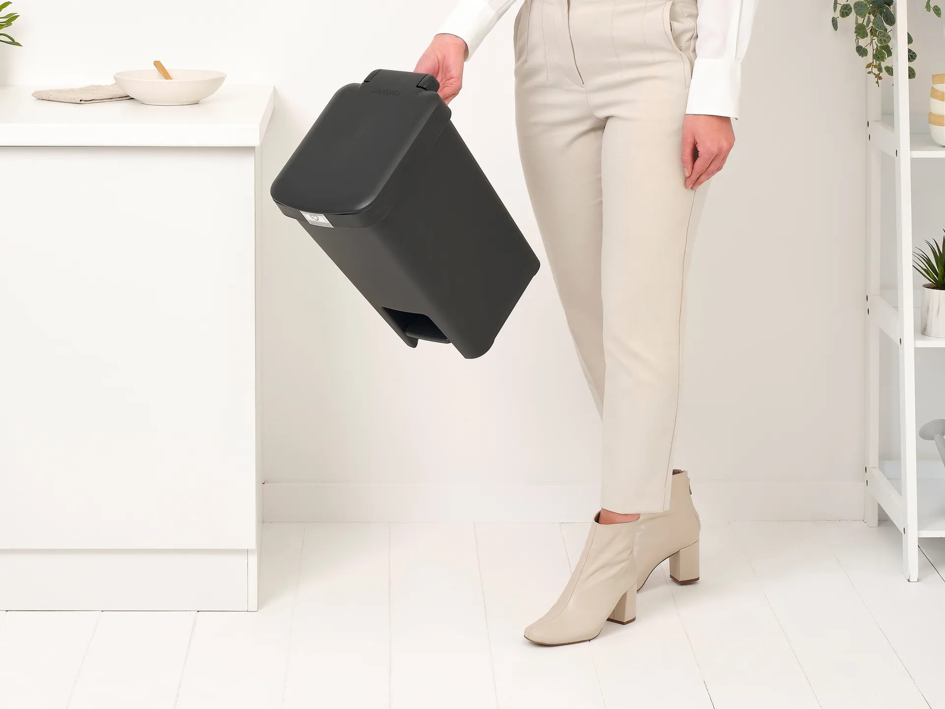 StepUp Kosz pedałowy 16 L, Ciemno szary Brabantia